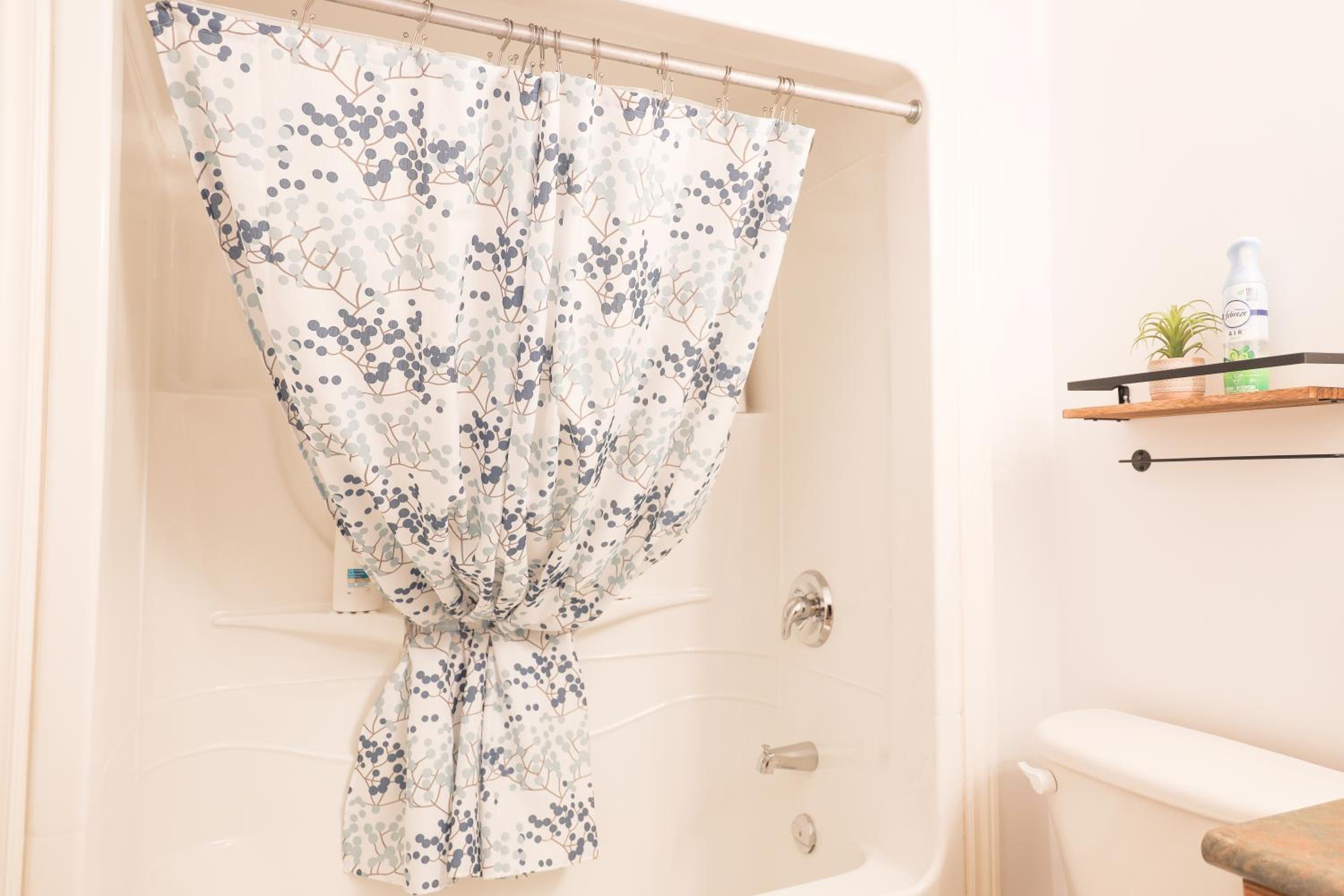 Family-Friendly Boho Stay - Sleeps 10 - Near the Falls