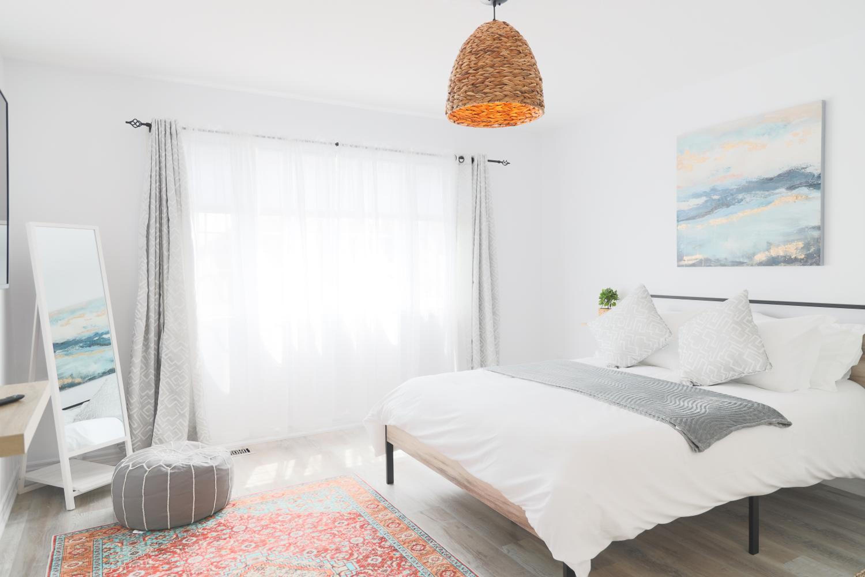 Family-Friendly Boho Stay - Sleeps 10 - Near the Falls