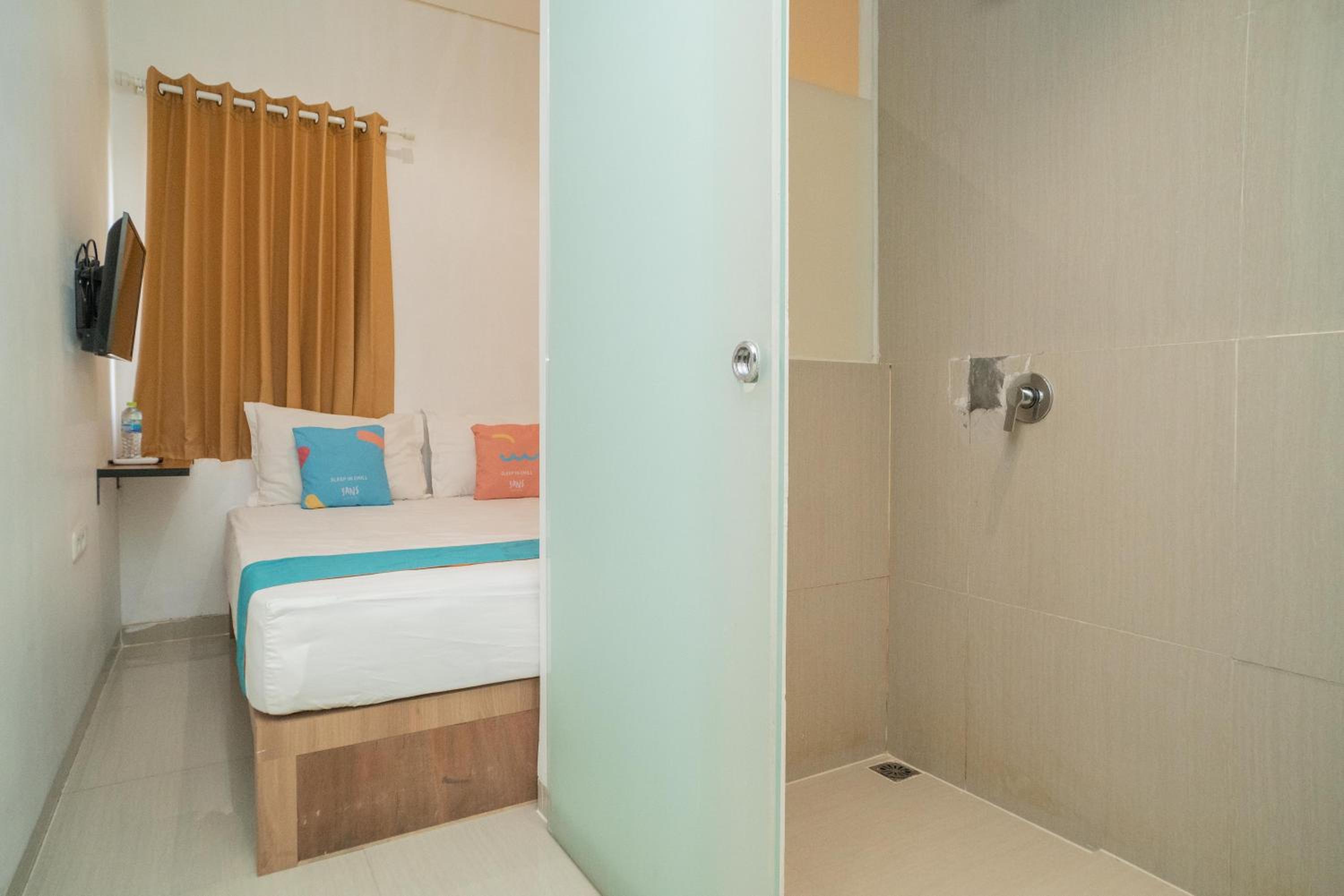Sans Hotel Kupang Indah Surabaya