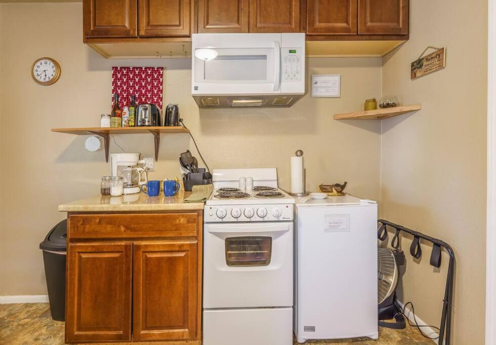 Acorn Cottage - Hidden gem in green heaven, getaway to Bass Lake & Yosemite view 4