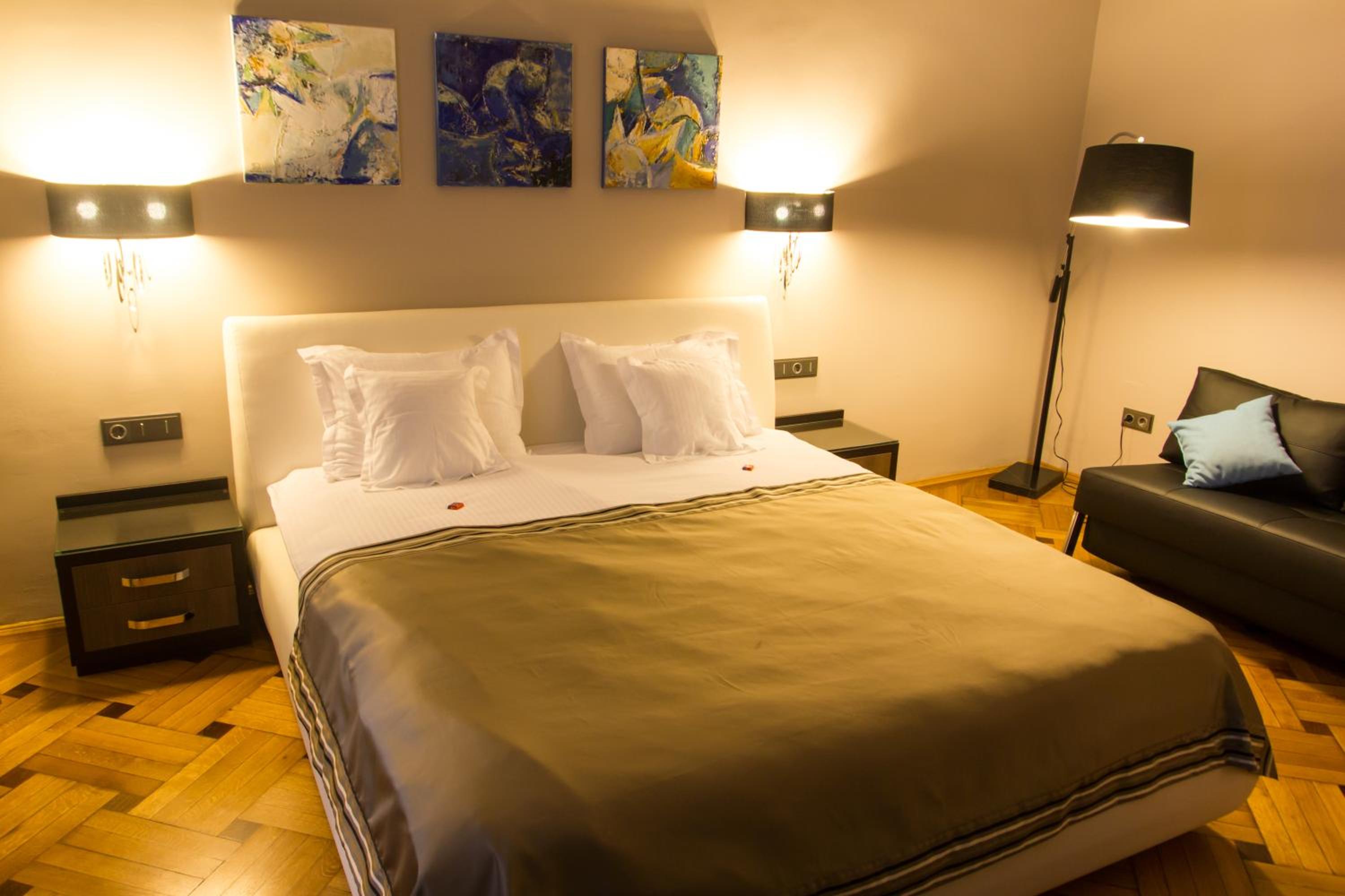 Matei Corvin Deluxe Apartment