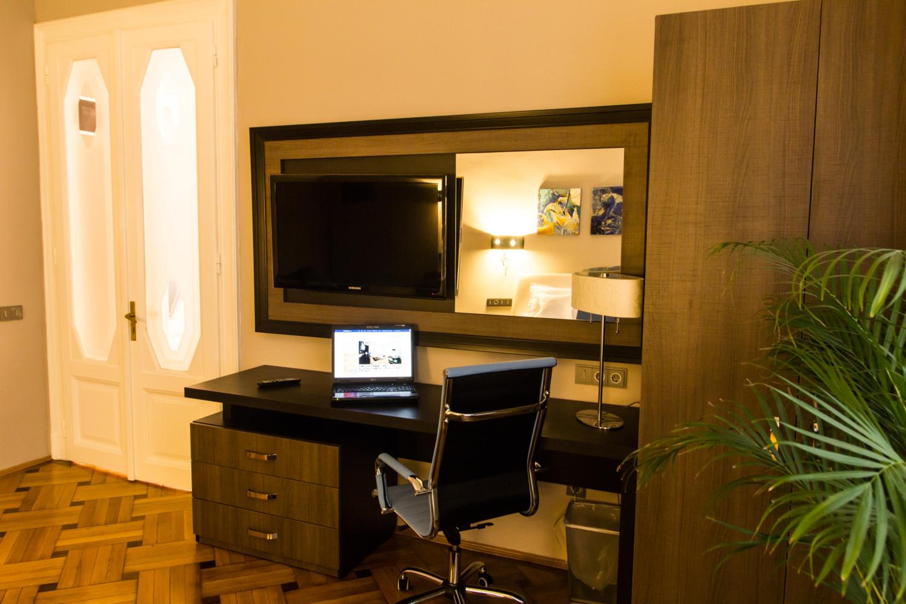 Matei Corvin Deluxe Apartment