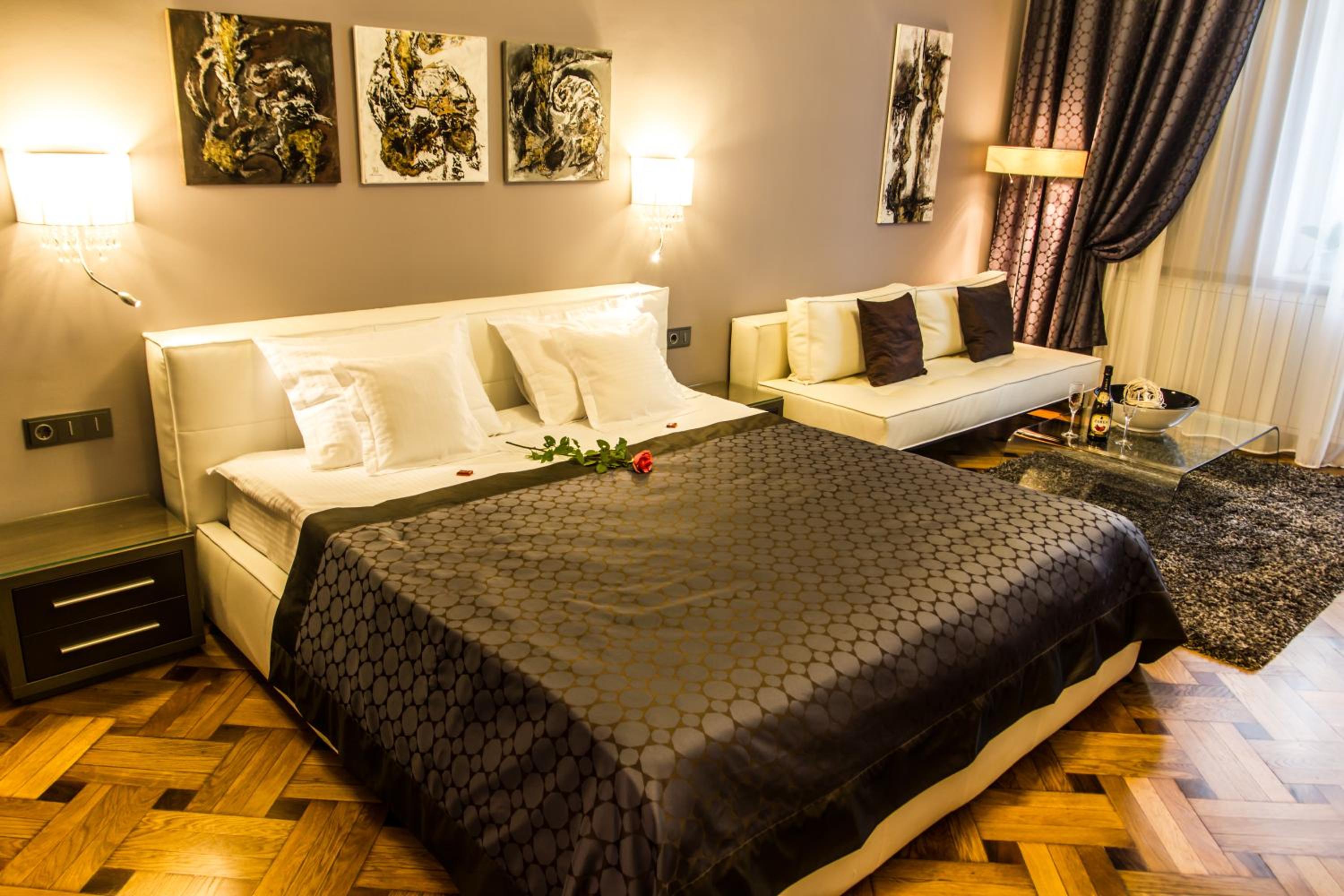 Matei Corvin Deluxe Apartment