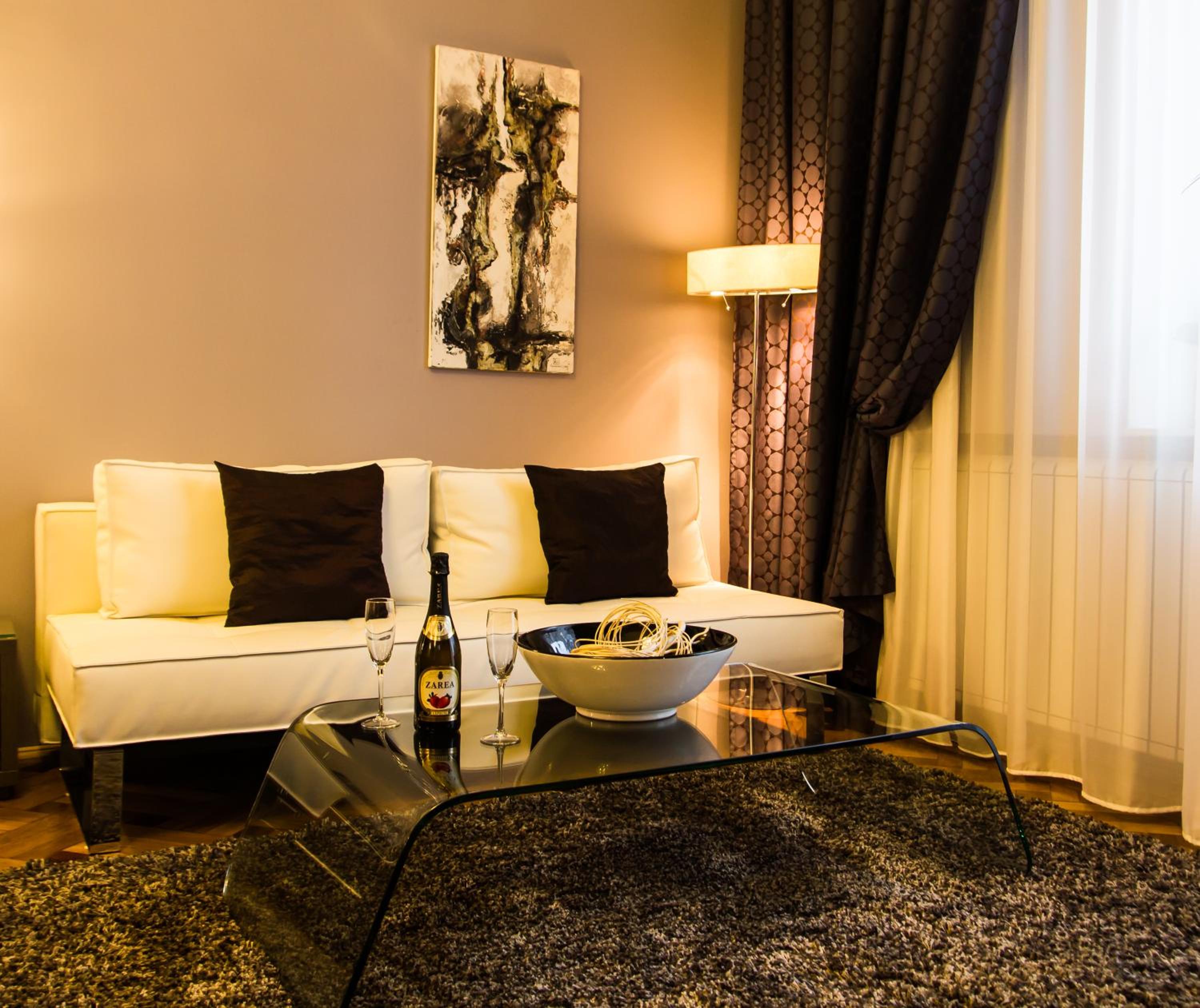 Matei Corvin Deluxe Apartment