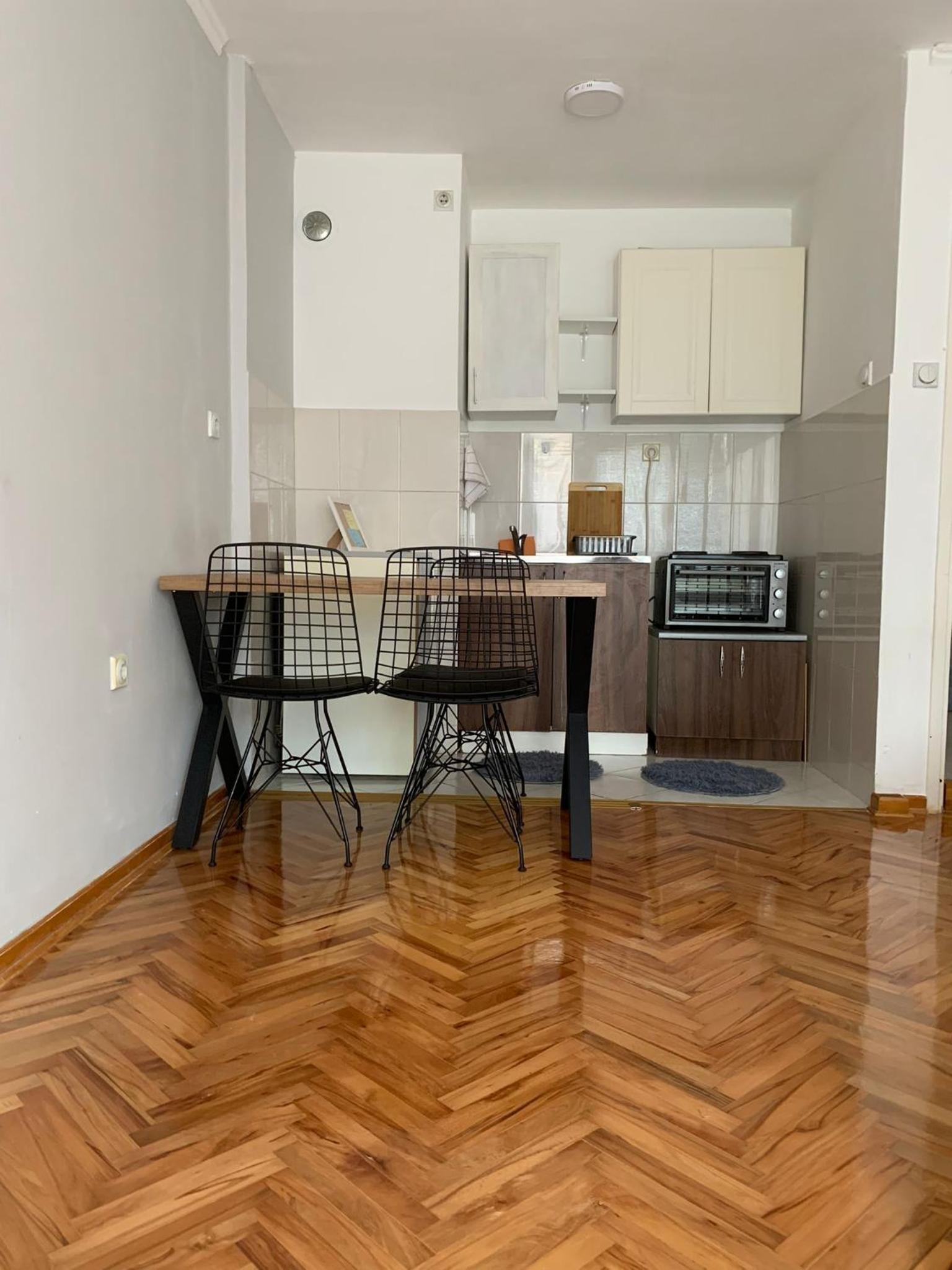 Comfy Studio - 1 minute walk to Delta Planet view 5