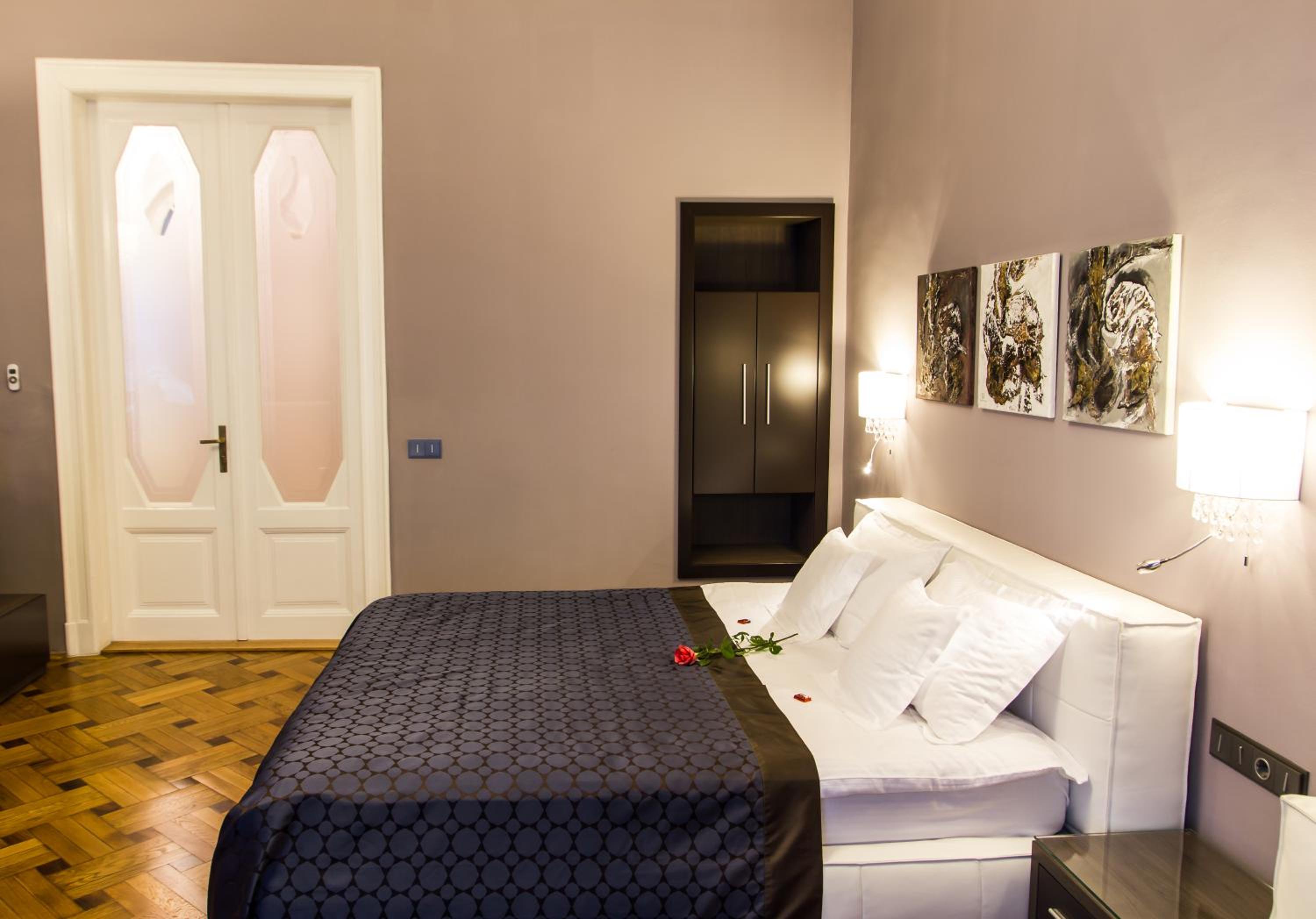 Matei Corvin Deluxe Apartment