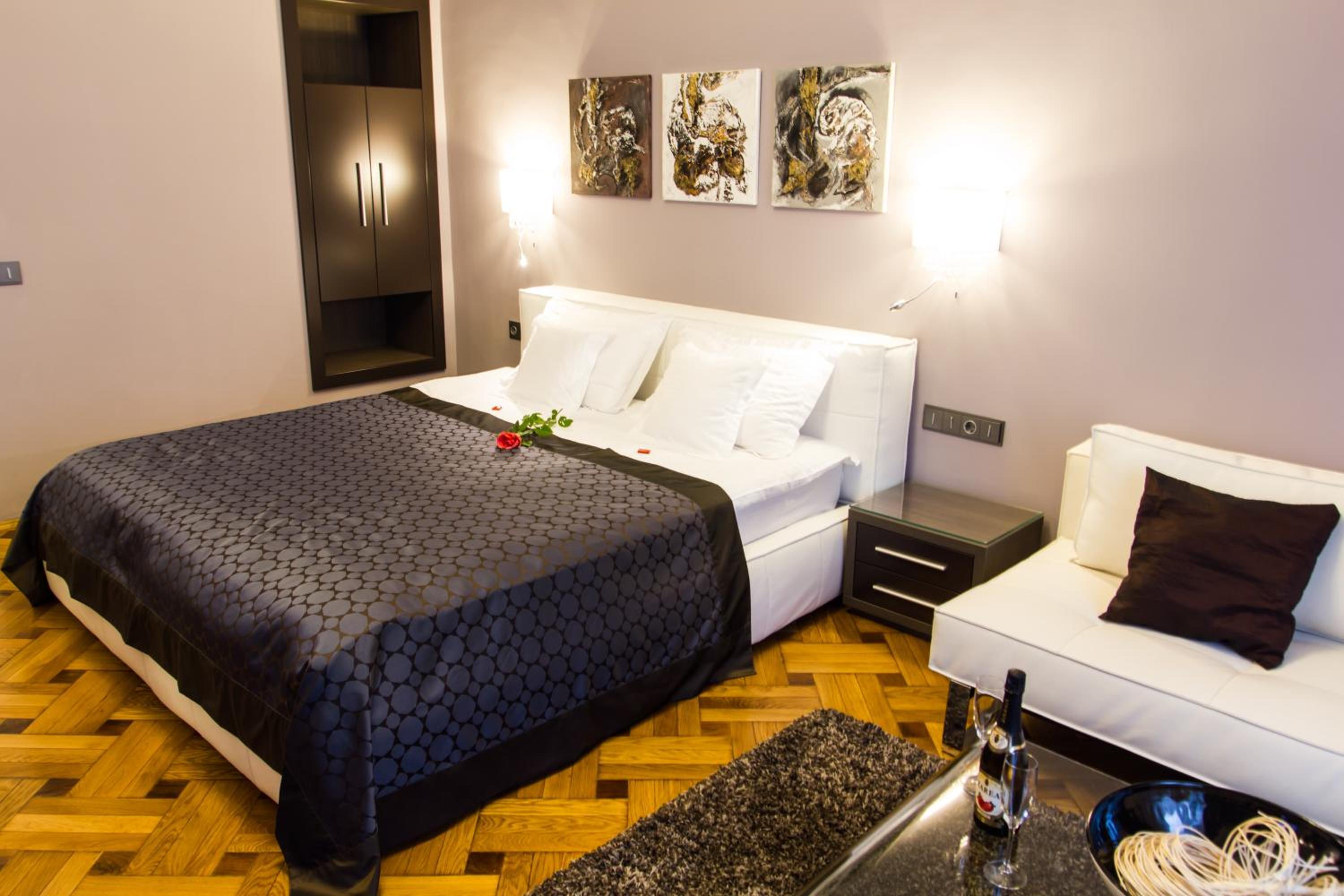 Matei Corvin Deluxe Apartment