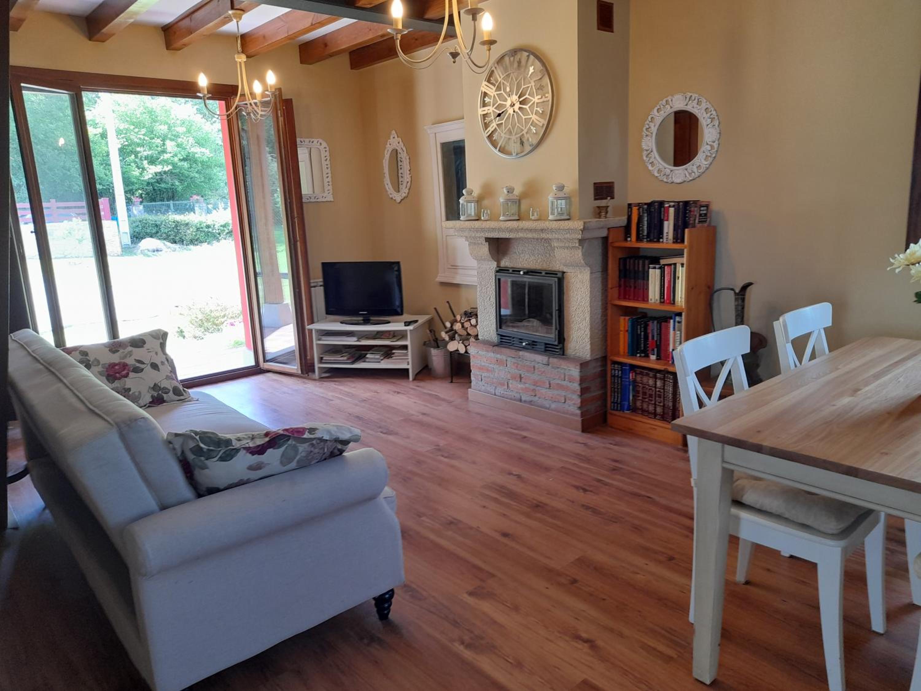 Gestiona2R - Casa Camelia con jardin, ideal familias
