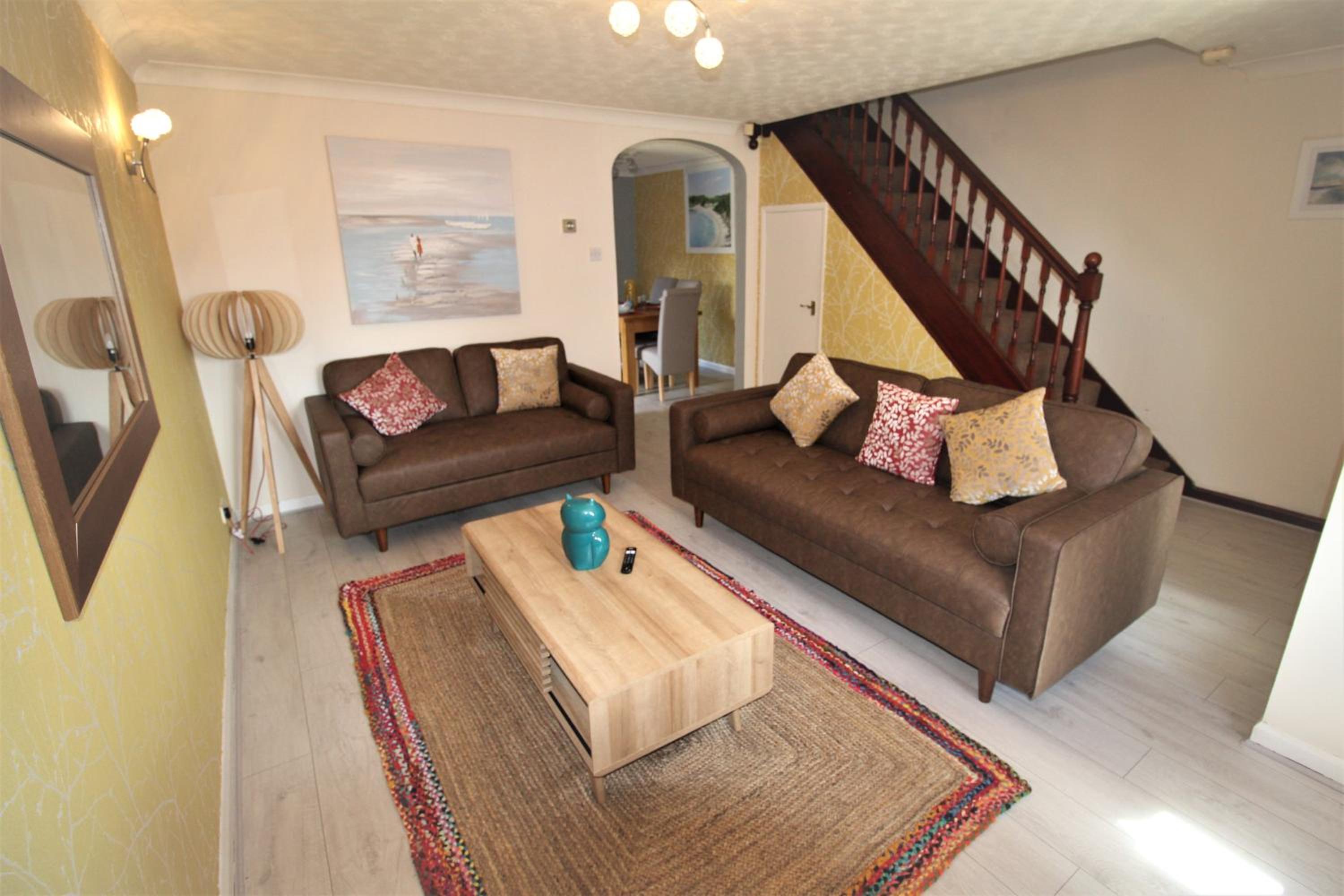 3 Bed House - Garden & Parking - Quiet Cul De Sac view 4