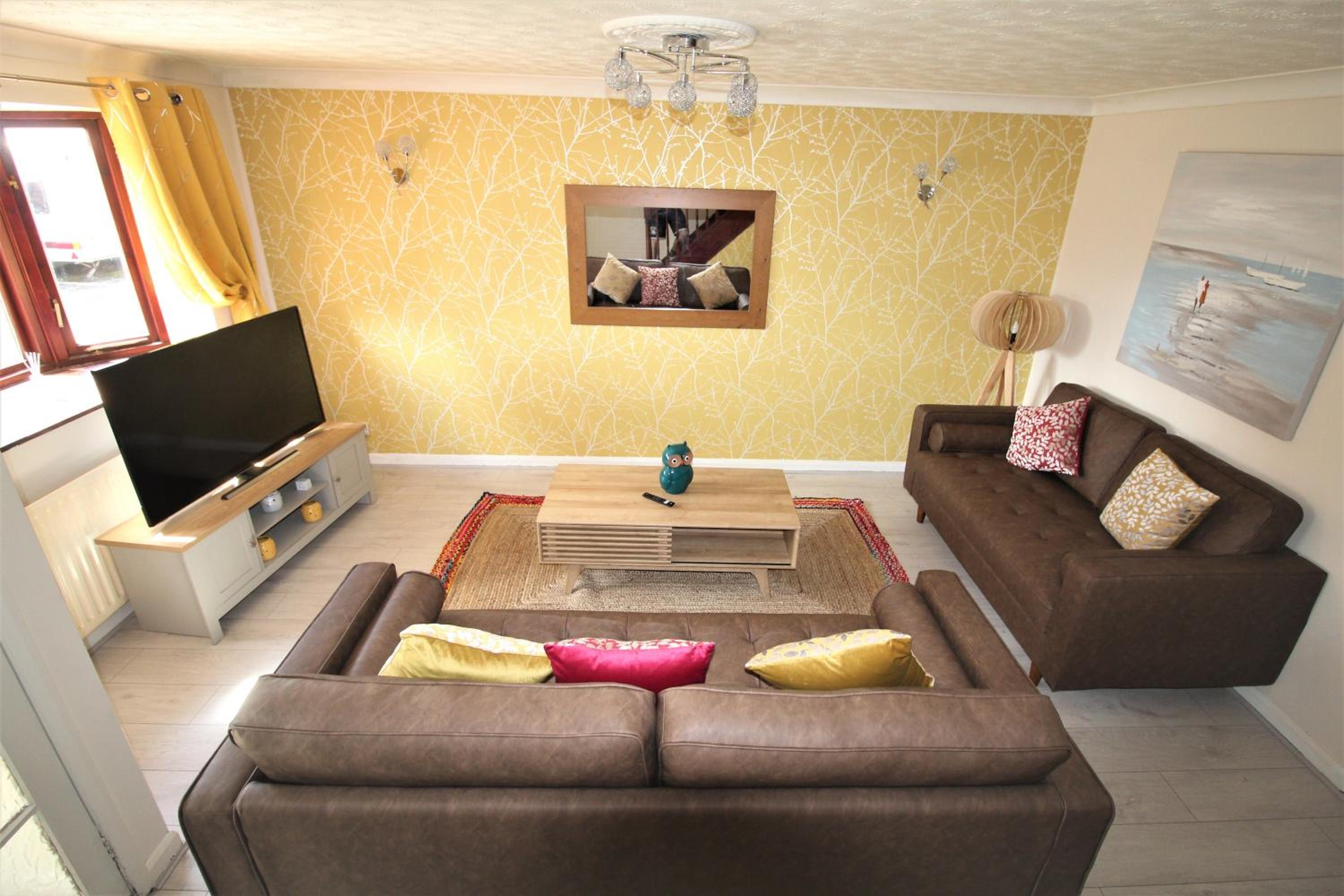 3 Bed House - Garden & Parking - Quiet Cul De Sac view 3