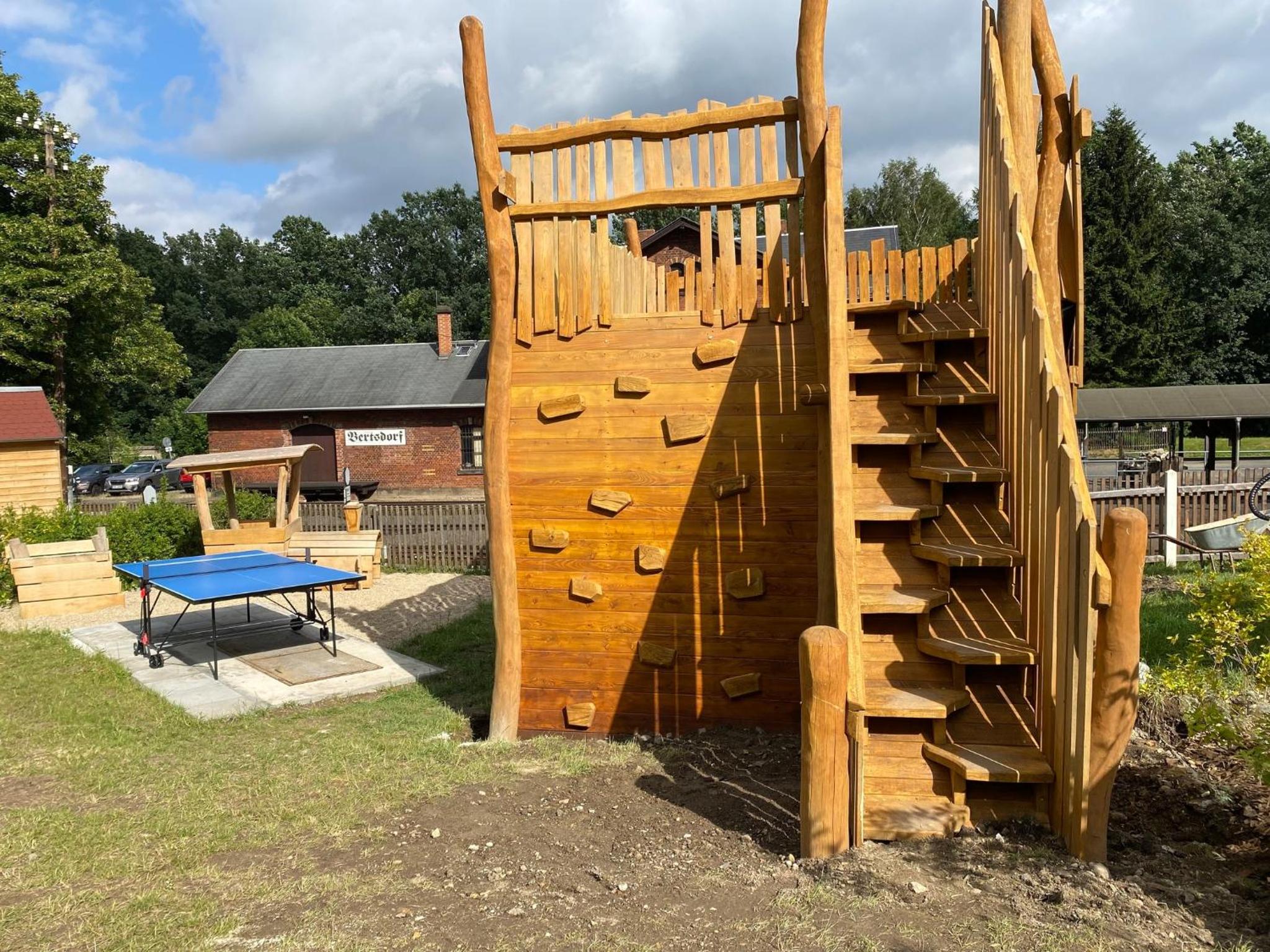 Ferienhaus Bimmelbahn 2 - Familienferienhaus 100 m am Dampflokbahnhof Sauna Trampolin Spielezimmer