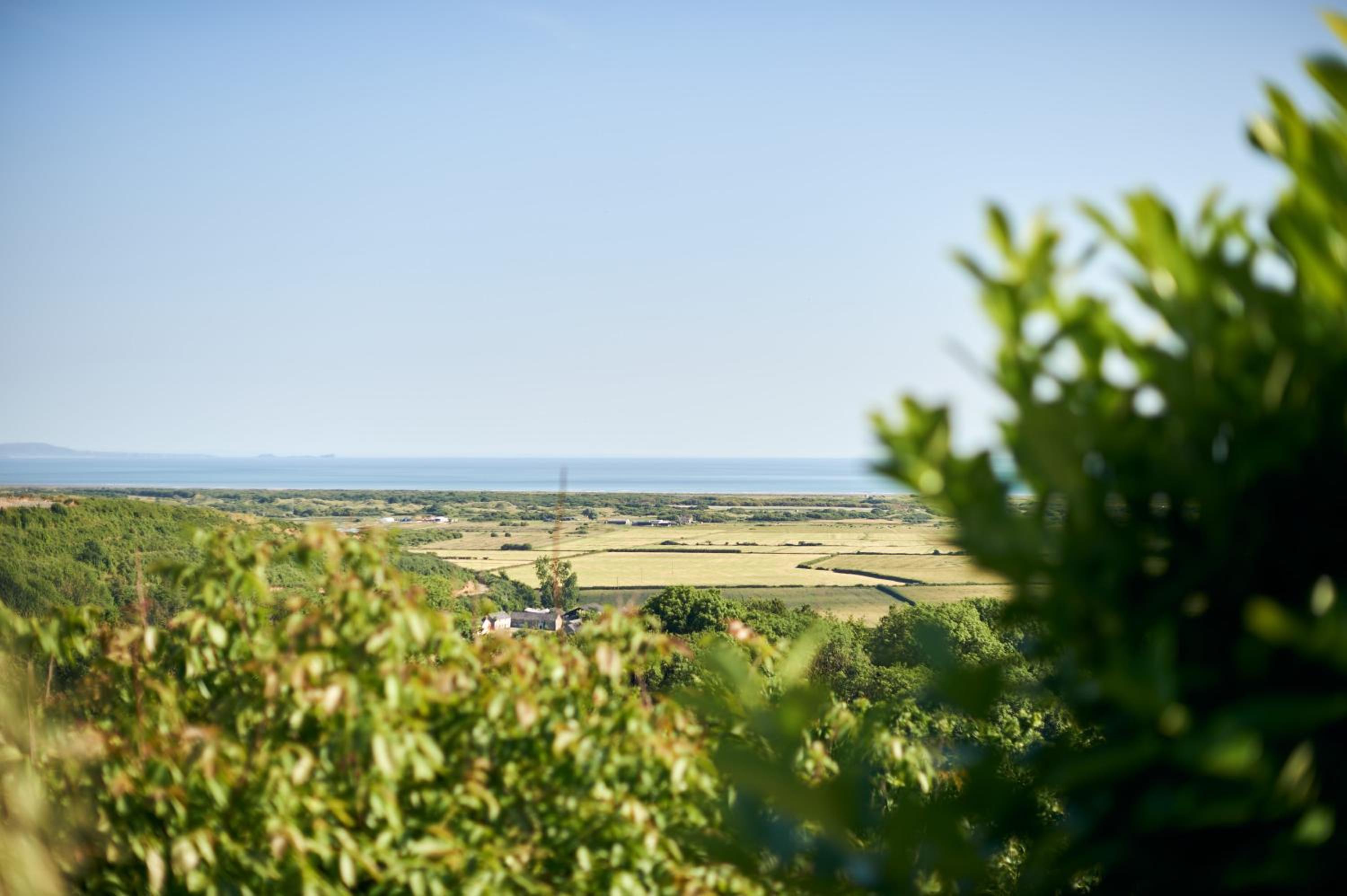 Brofallen - Spacious bunglaow with distant sea views and enclosed garden view 5