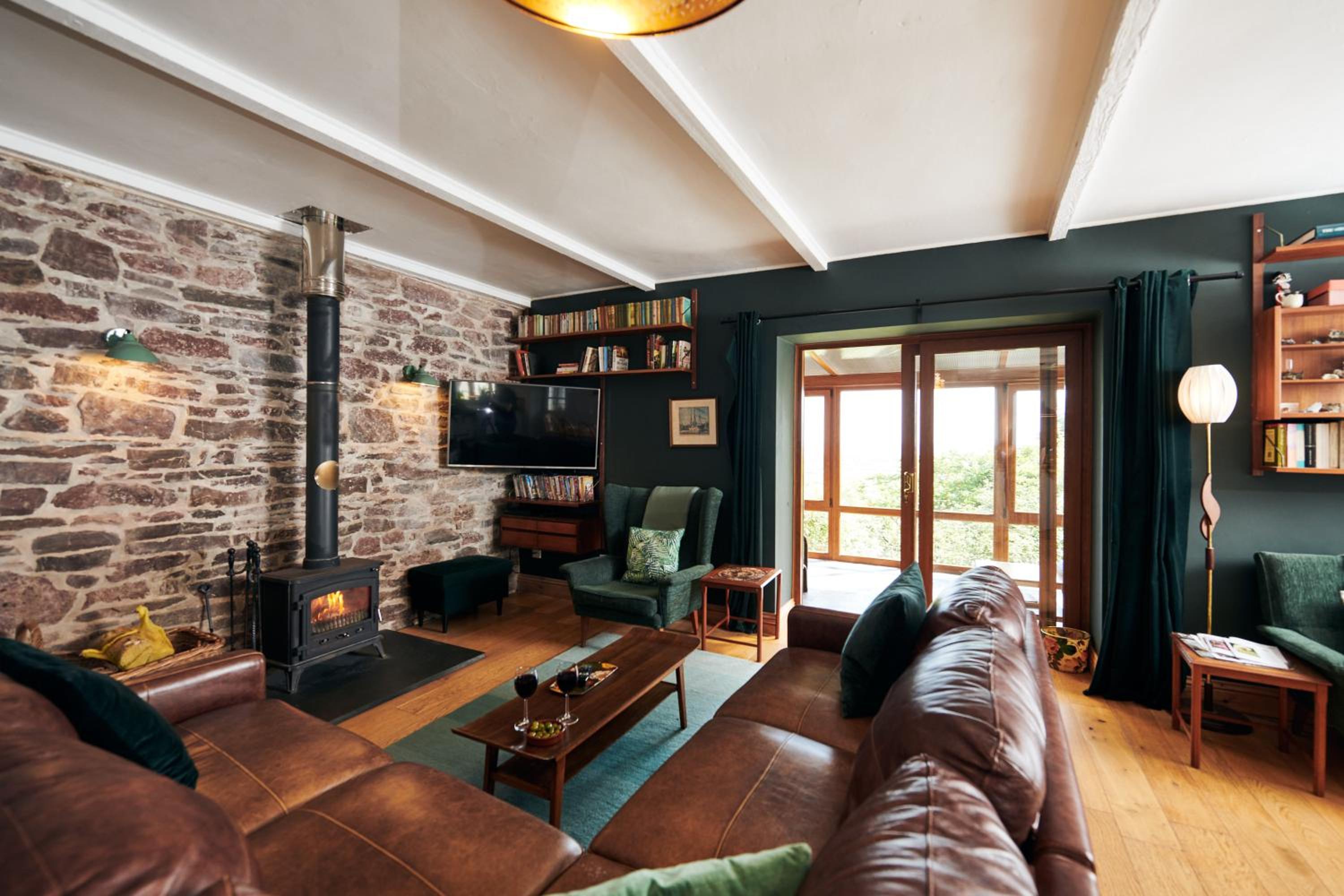 Brofallen - Spacious bunglaow with distant sea views and enclosed garden view 3