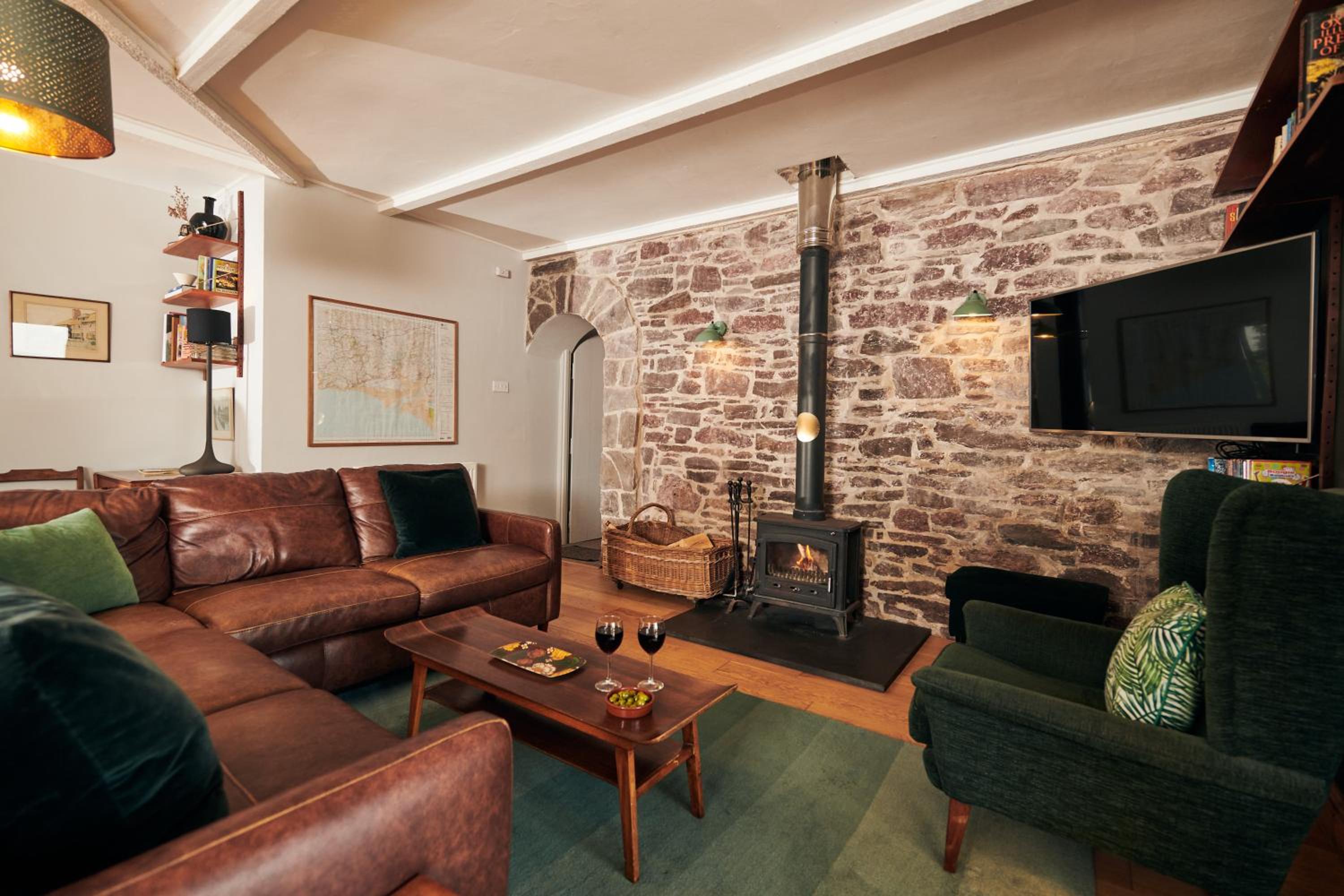 Brofallen - Spacious bunglaow with distant sea views and enclosed garden view 4