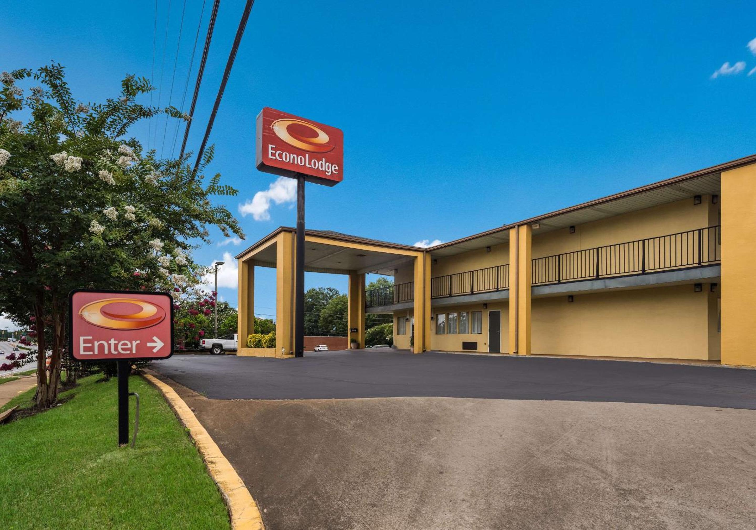 Econo Lodge Thomaston view 3