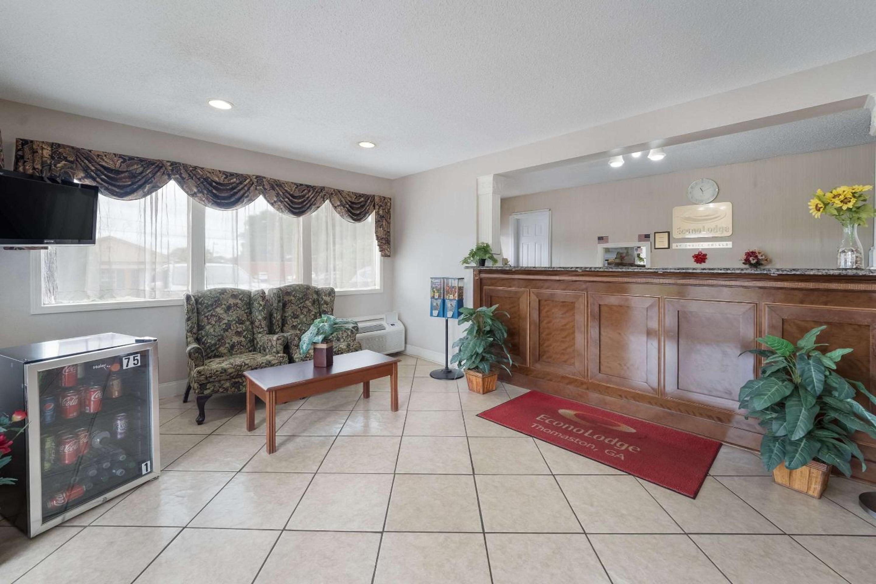 Econo Lodge Thomaston view 5