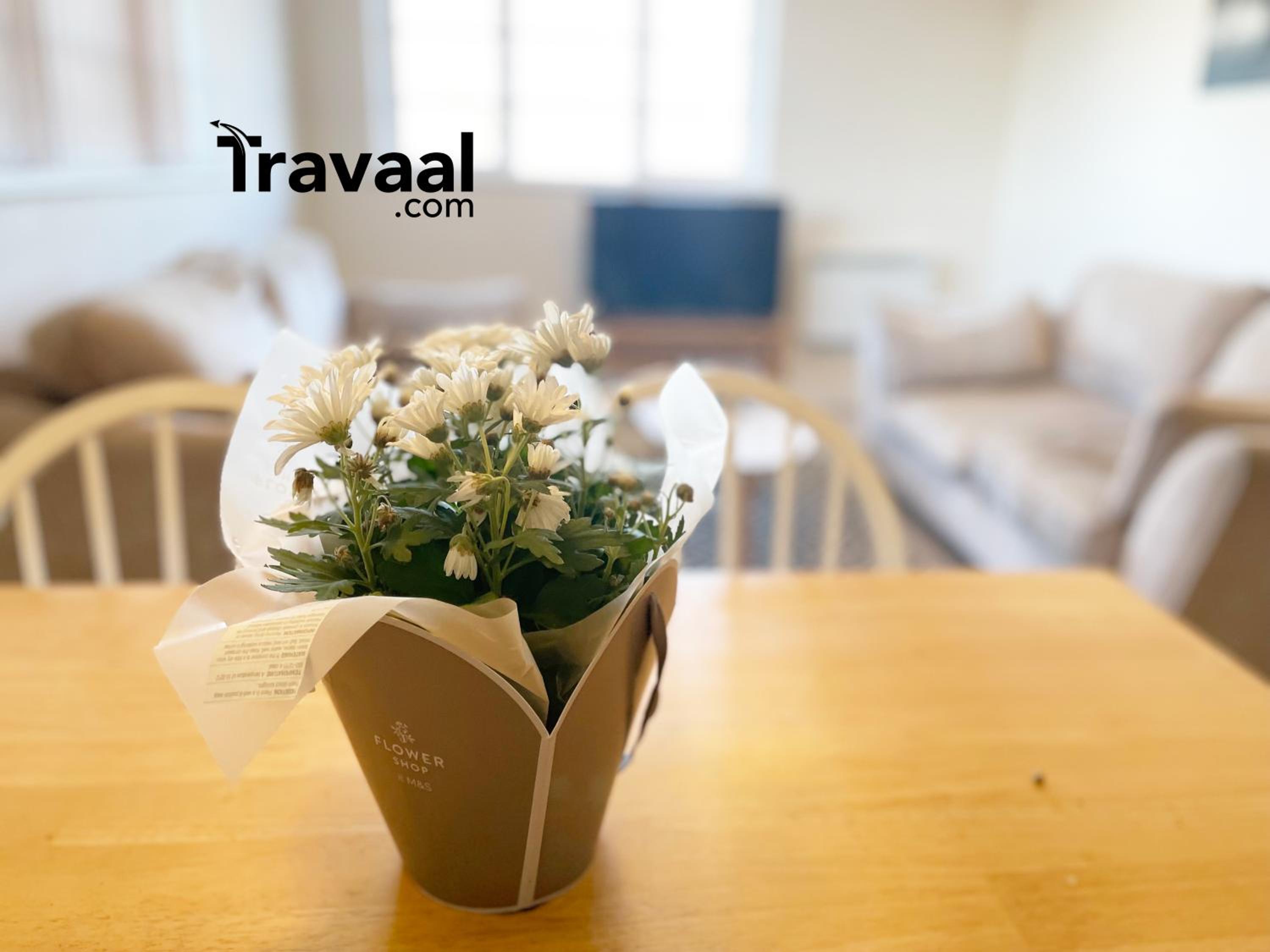 Travaal.©om - 2 Bed Serviced Apartment Farnborough view 2