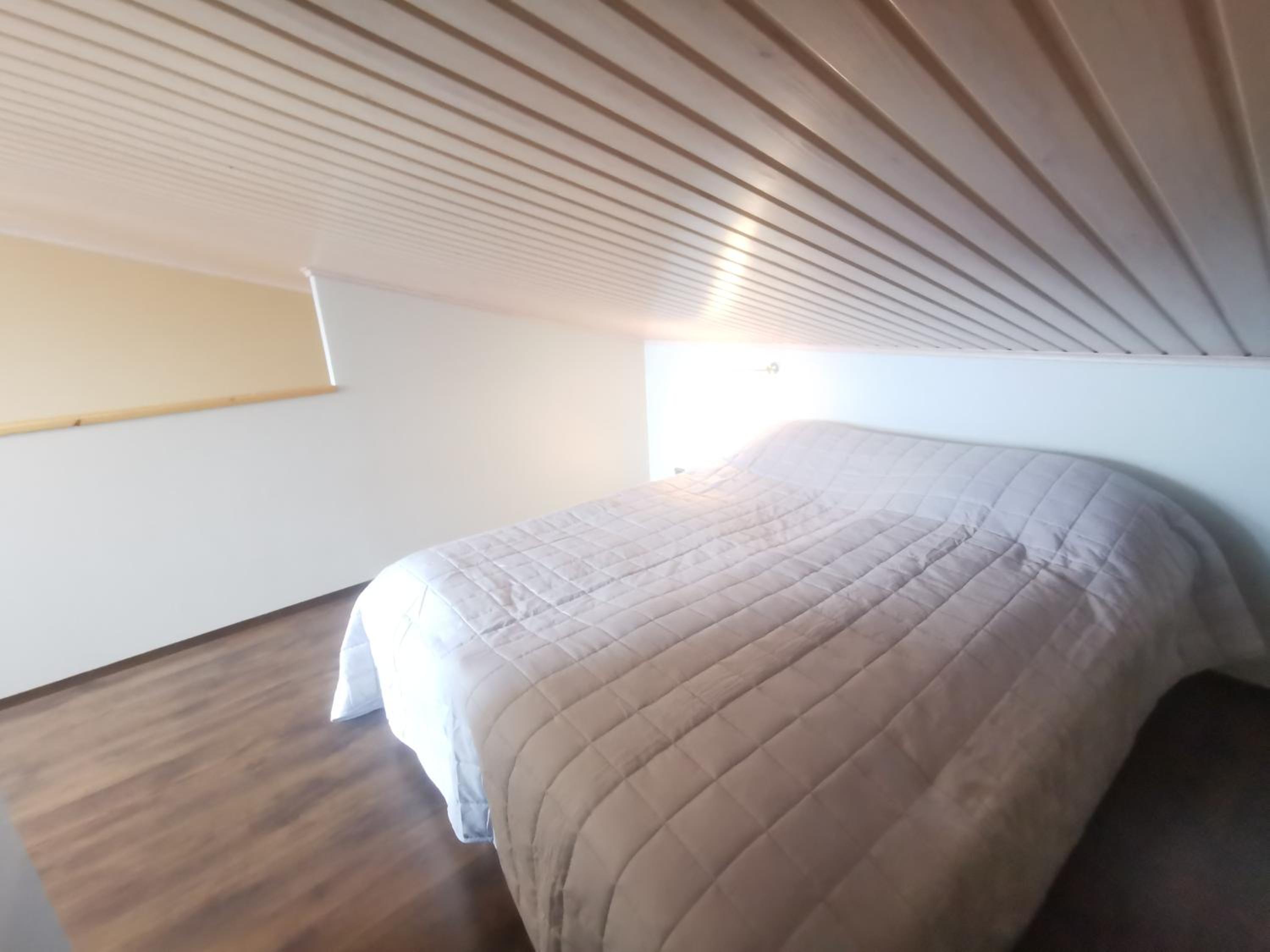 SeaStar 215 by Hiekka Booking