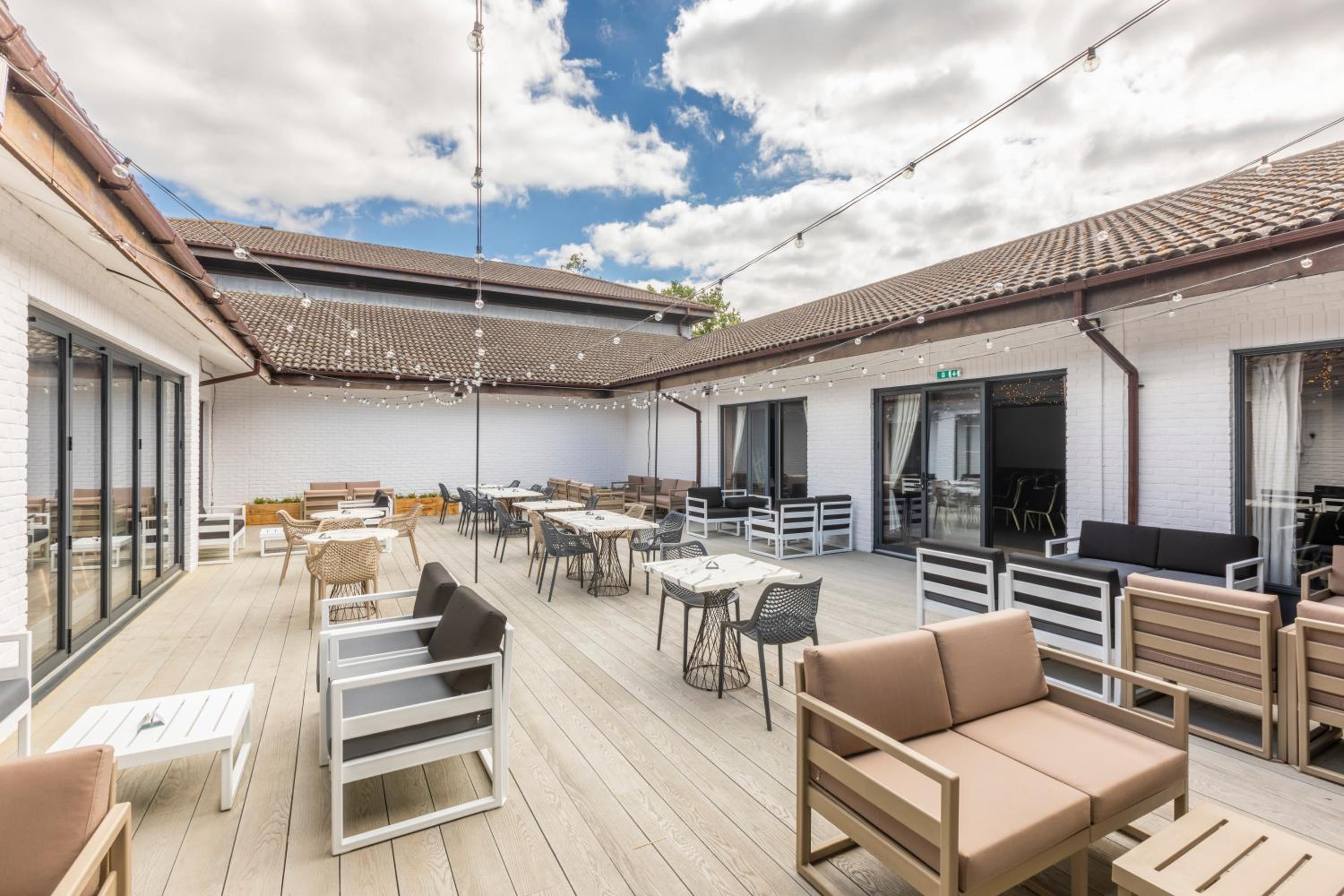 Guildford Vacations - Holiday Inn Guildford, an IHG Hotel - Property Image 5