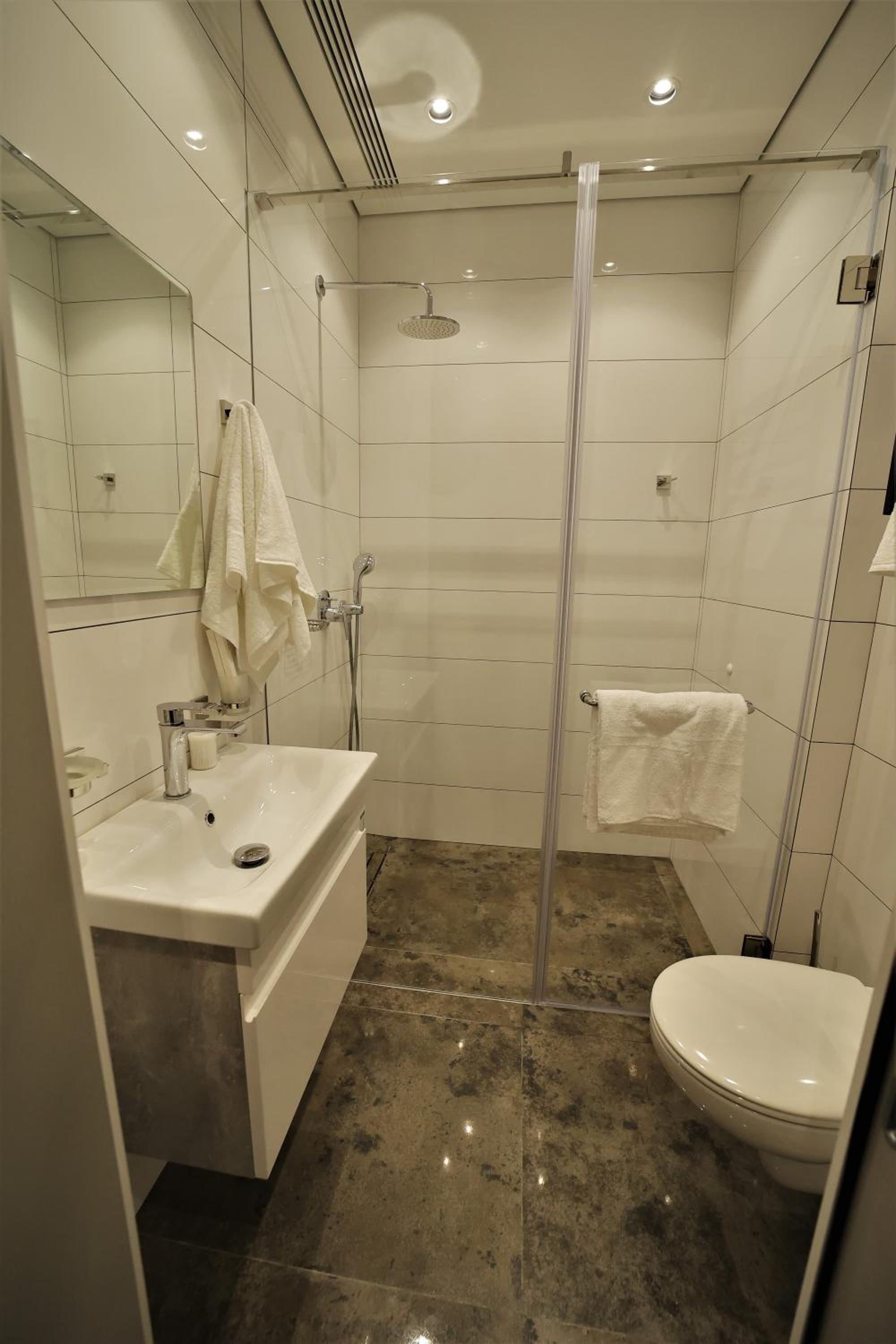 AVENUE RESIDENCE by AY North Avenue