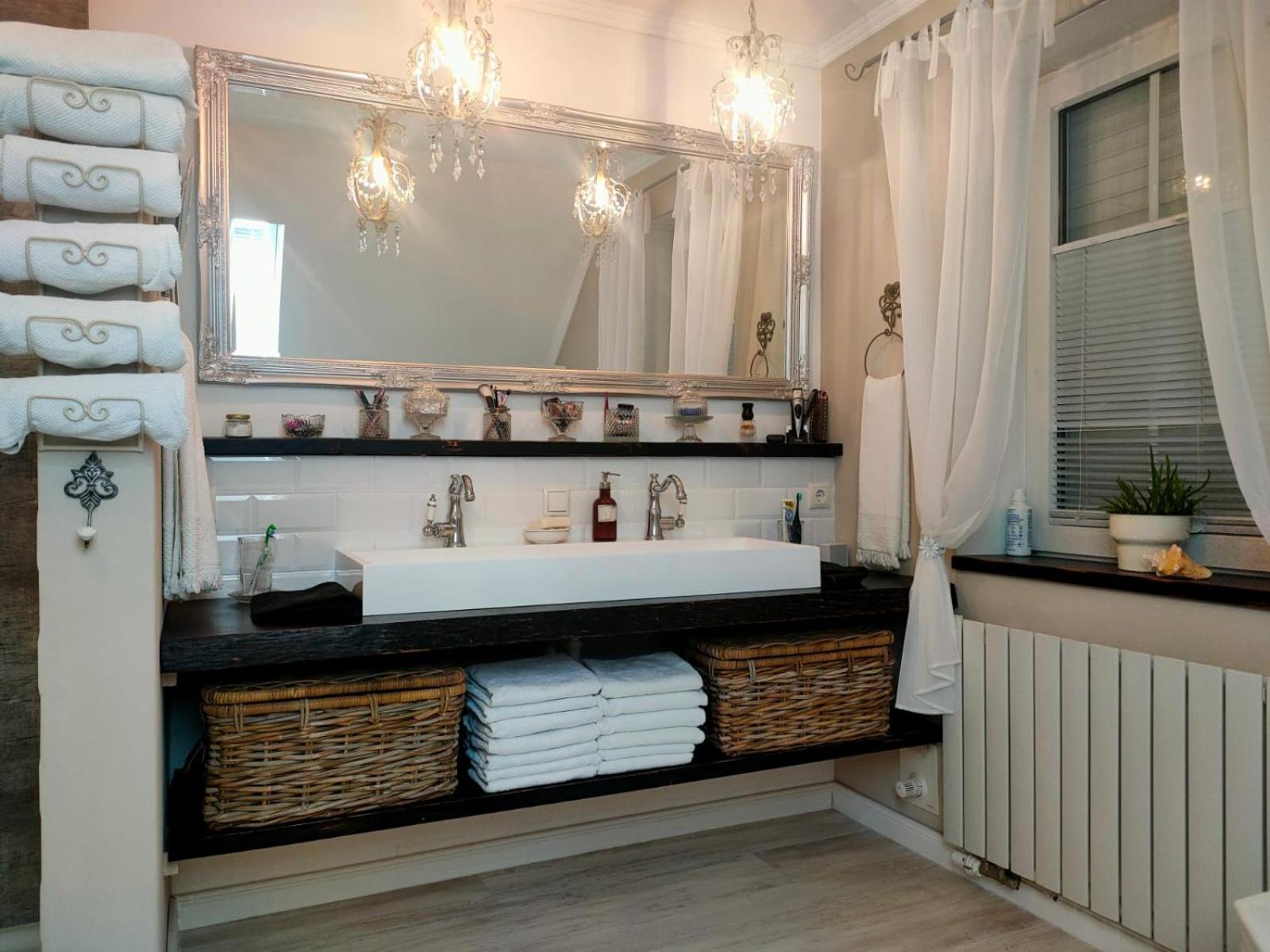 Luana`s White Cottage