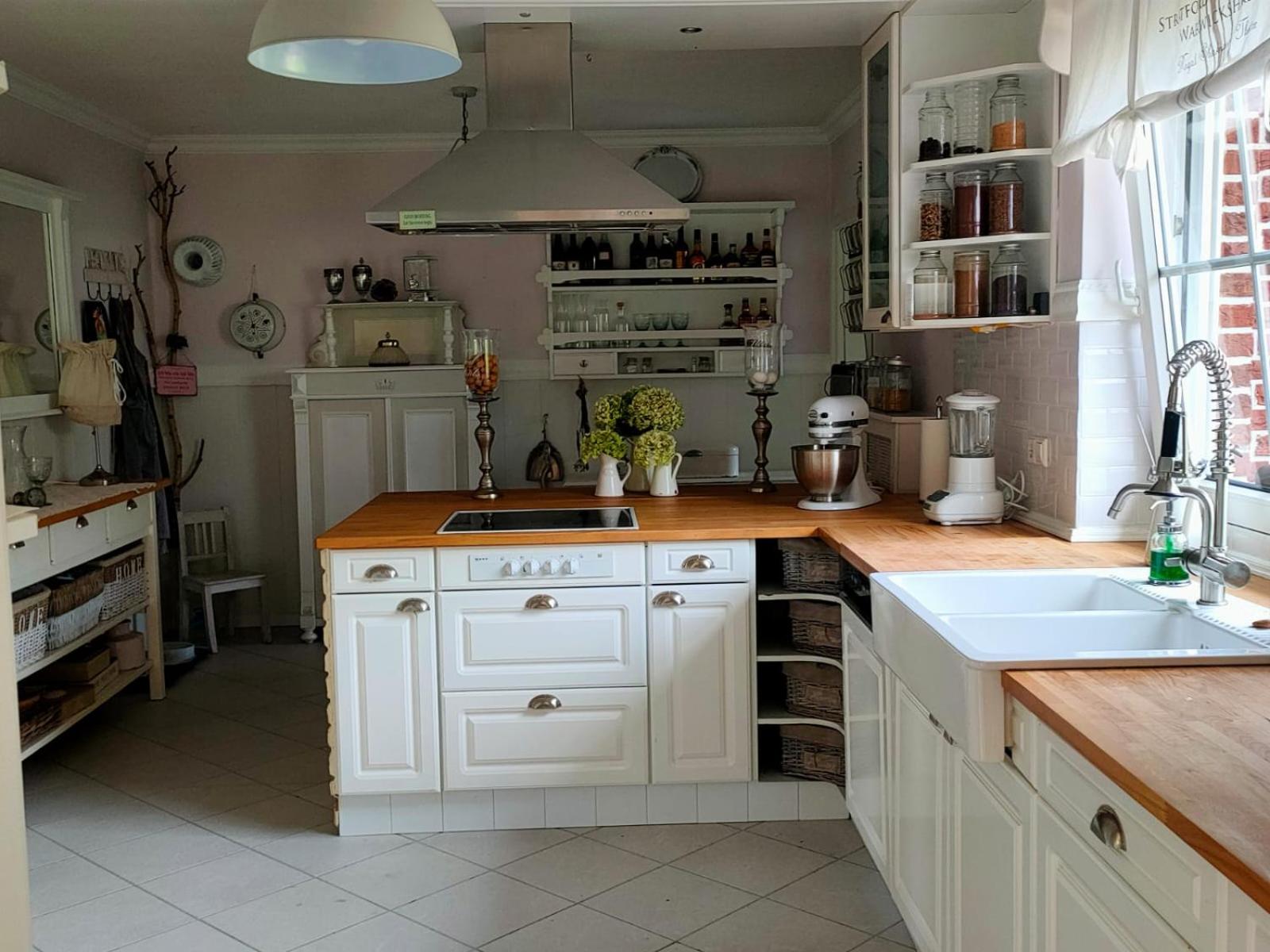 Luana`s White Cottage