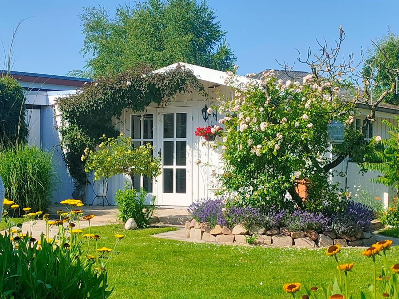 Luana`s White Cottage
