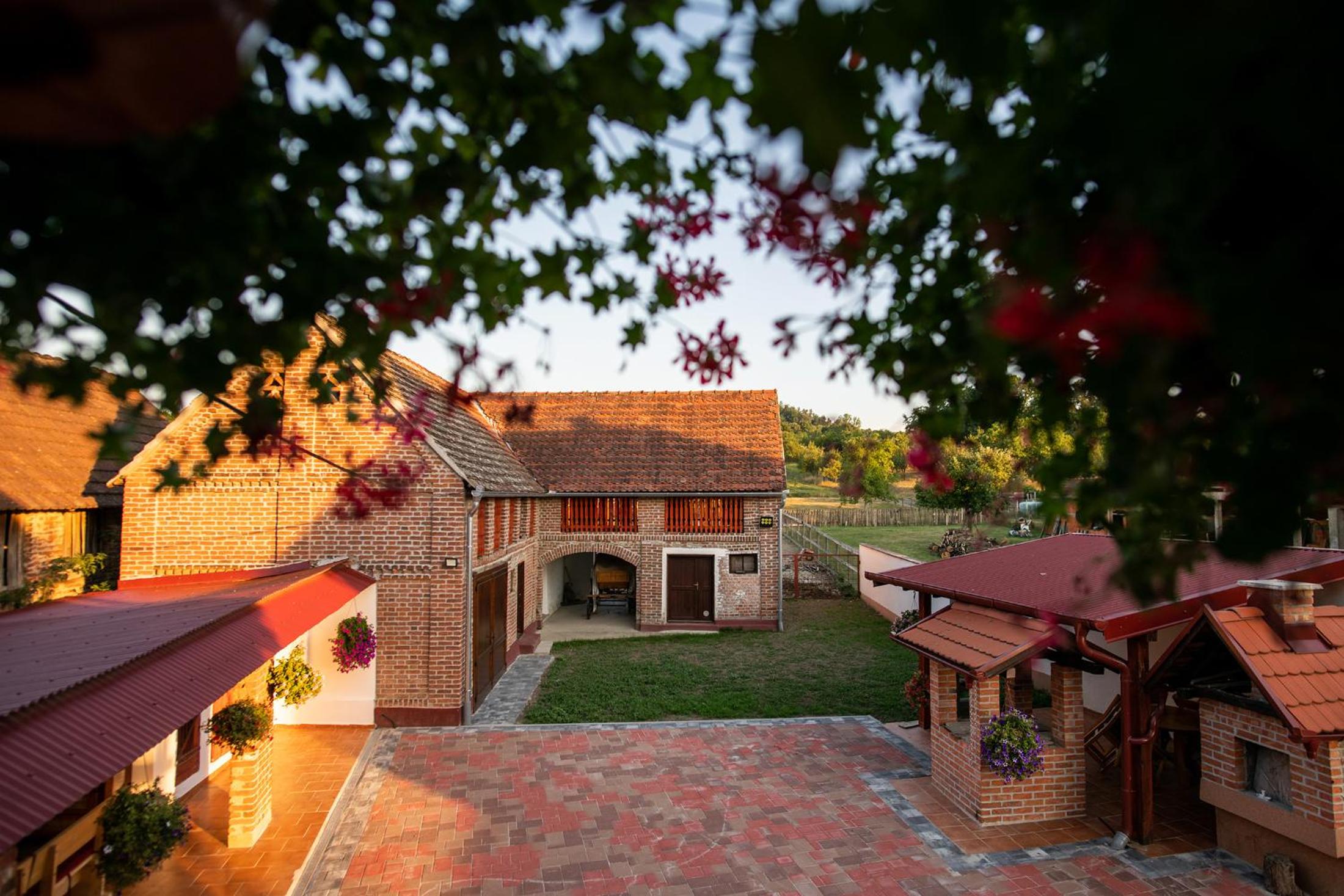 Hotel Salaš 318 - B&B Farm Experience - Image 1