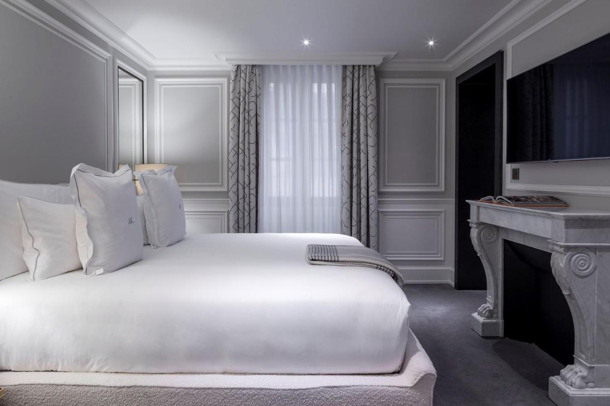 J.K. Place Paris 18