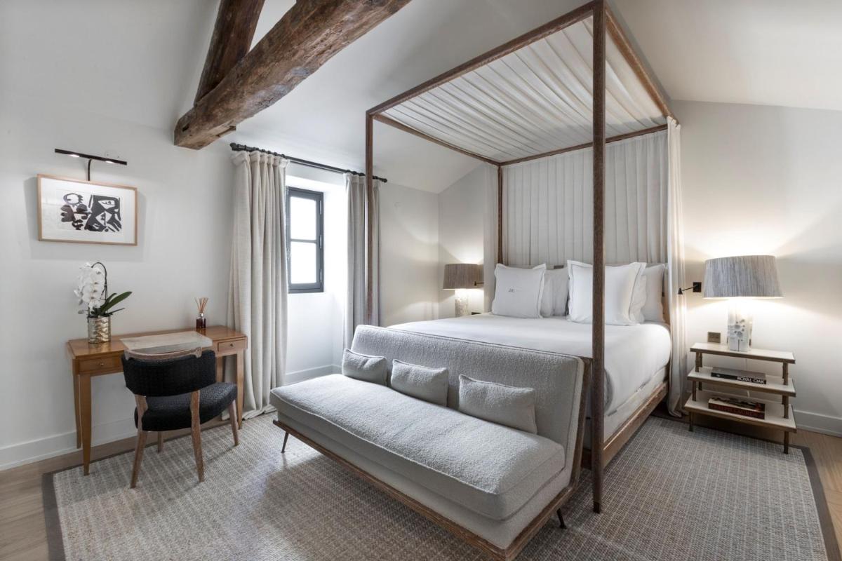 J.K. Place Paris 47