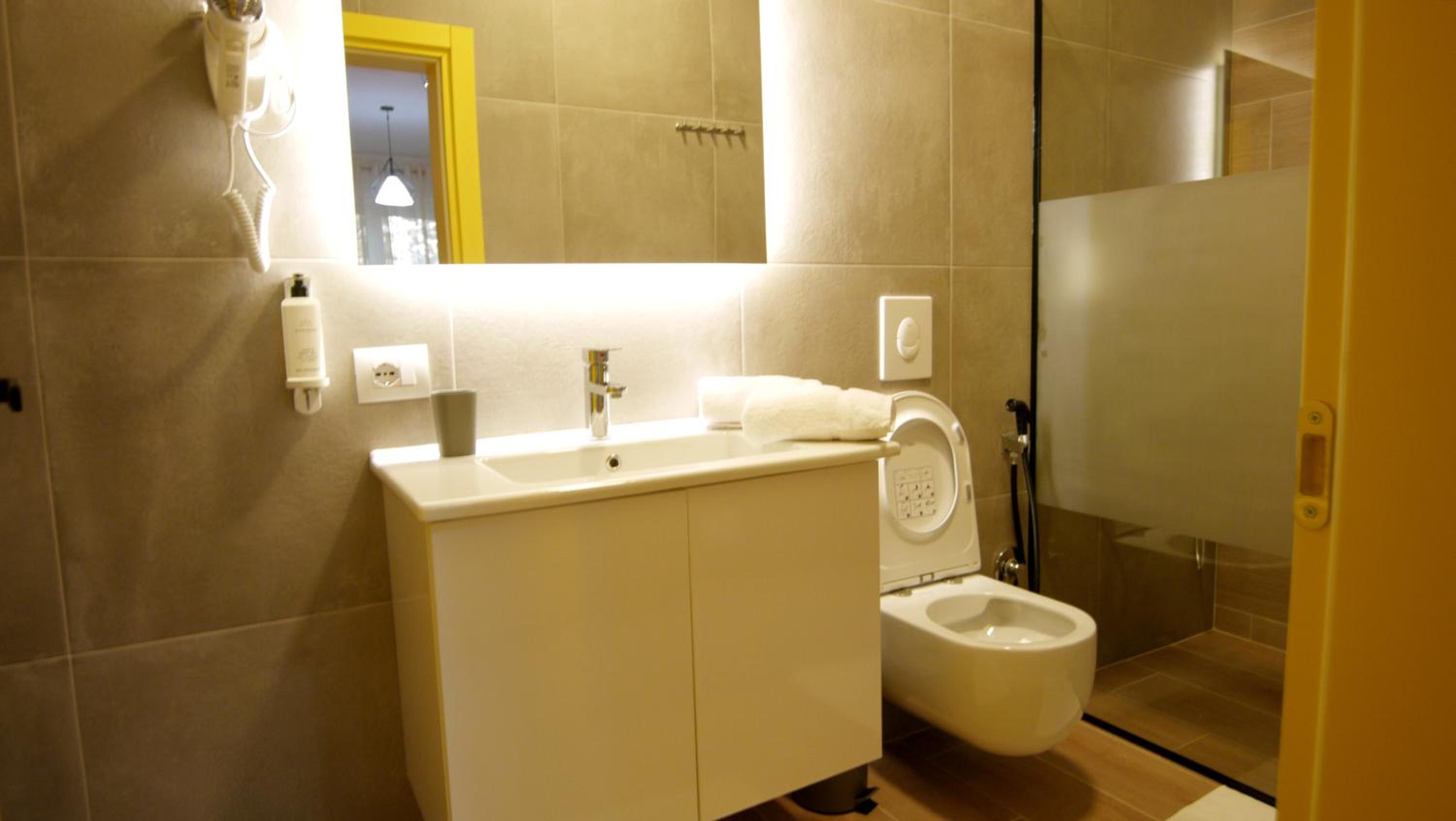 KONI's Studio Apartments