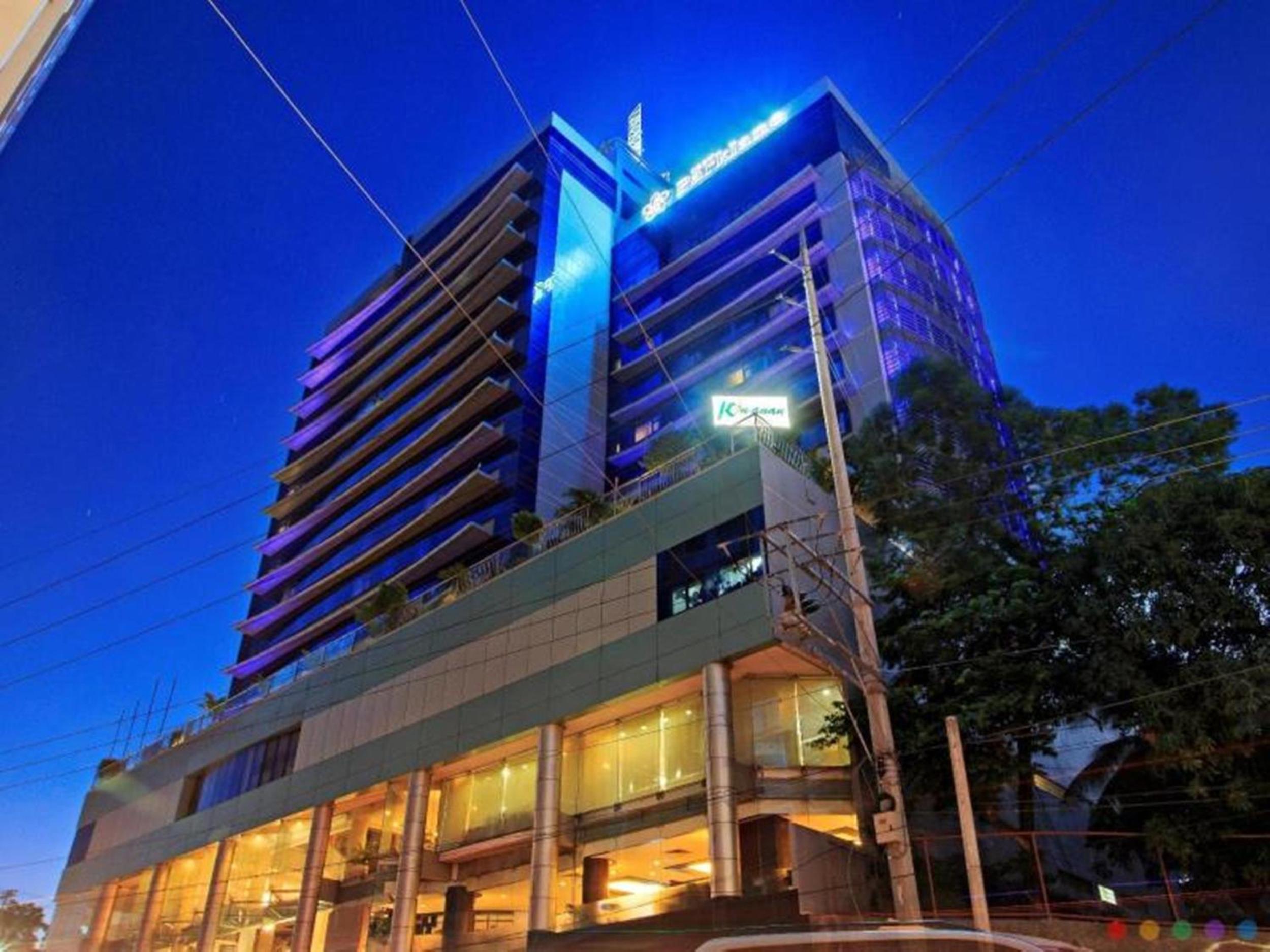 Hotel Cebu Parklane International Hotel - Image 1