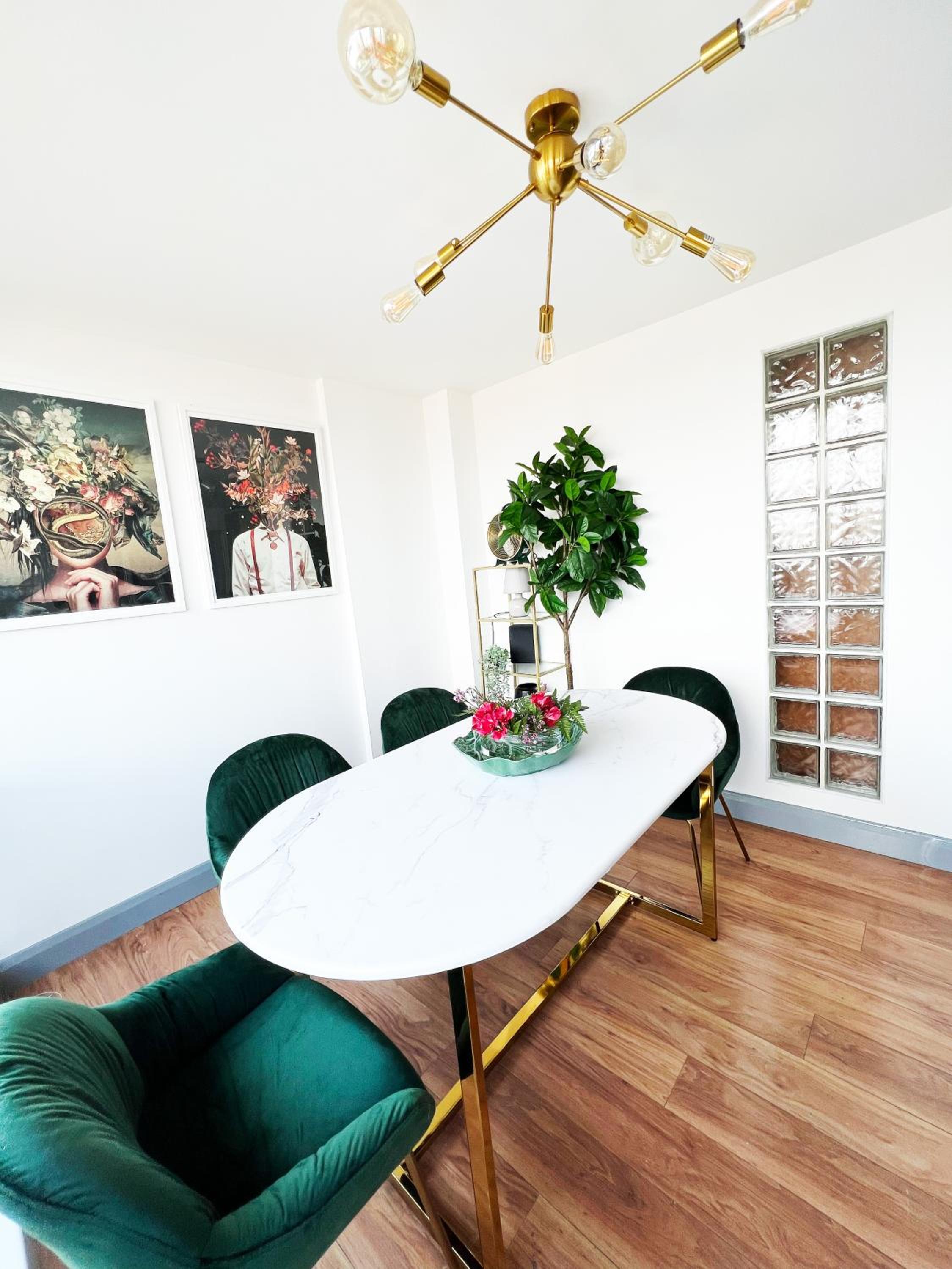 Hotel Luxury Belfast Stay - Image 1