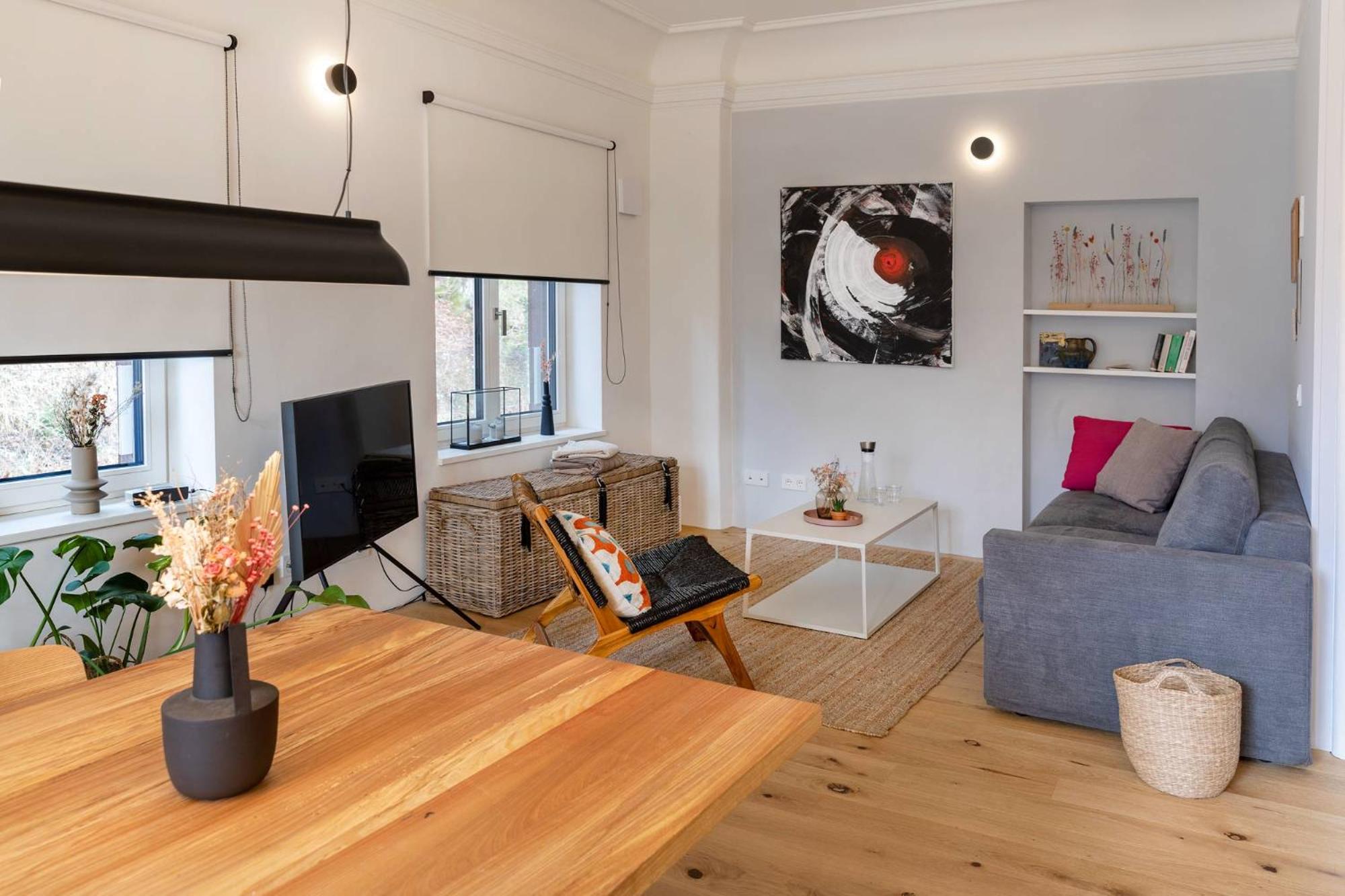 Design-Apartment mit Terrasse & Abendsonne I 71 m2 in alter Villa im Almtal I Parkplatz inklusive view 3