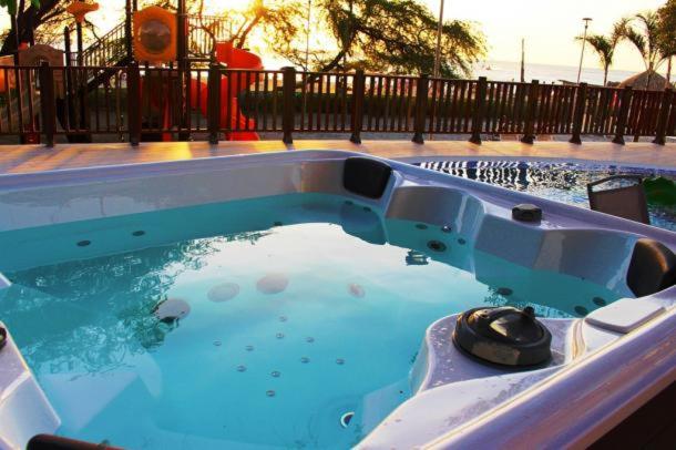 Exclusivo apartamento frente al mar y con playa privada view 5