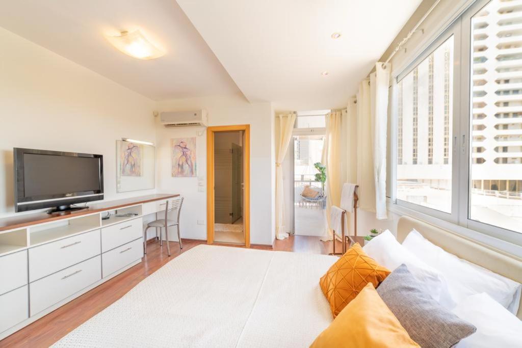 Art Apartment In Mamila - Art & View