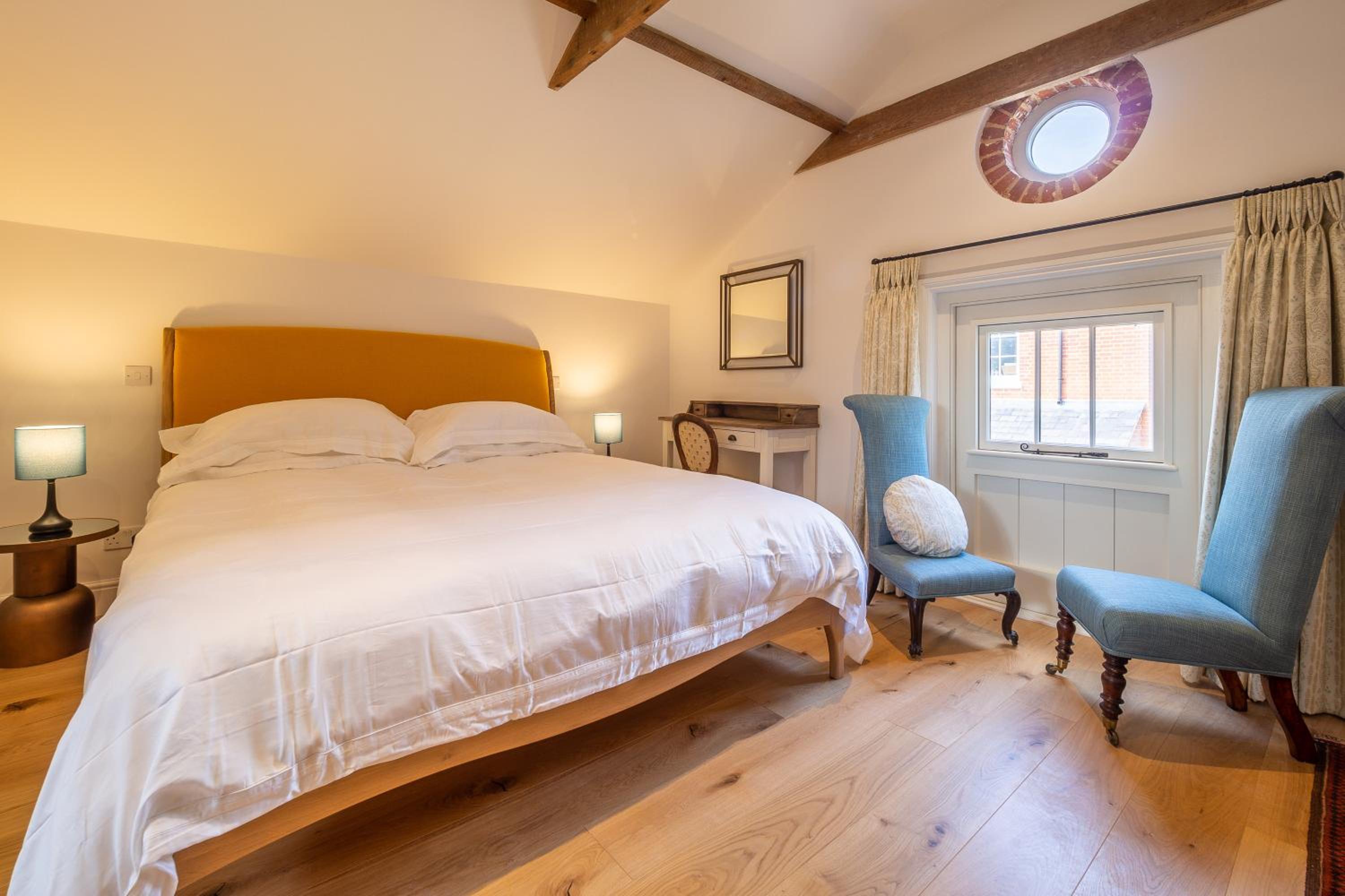 Luxurious rural retreat - Holt Coach House view 5