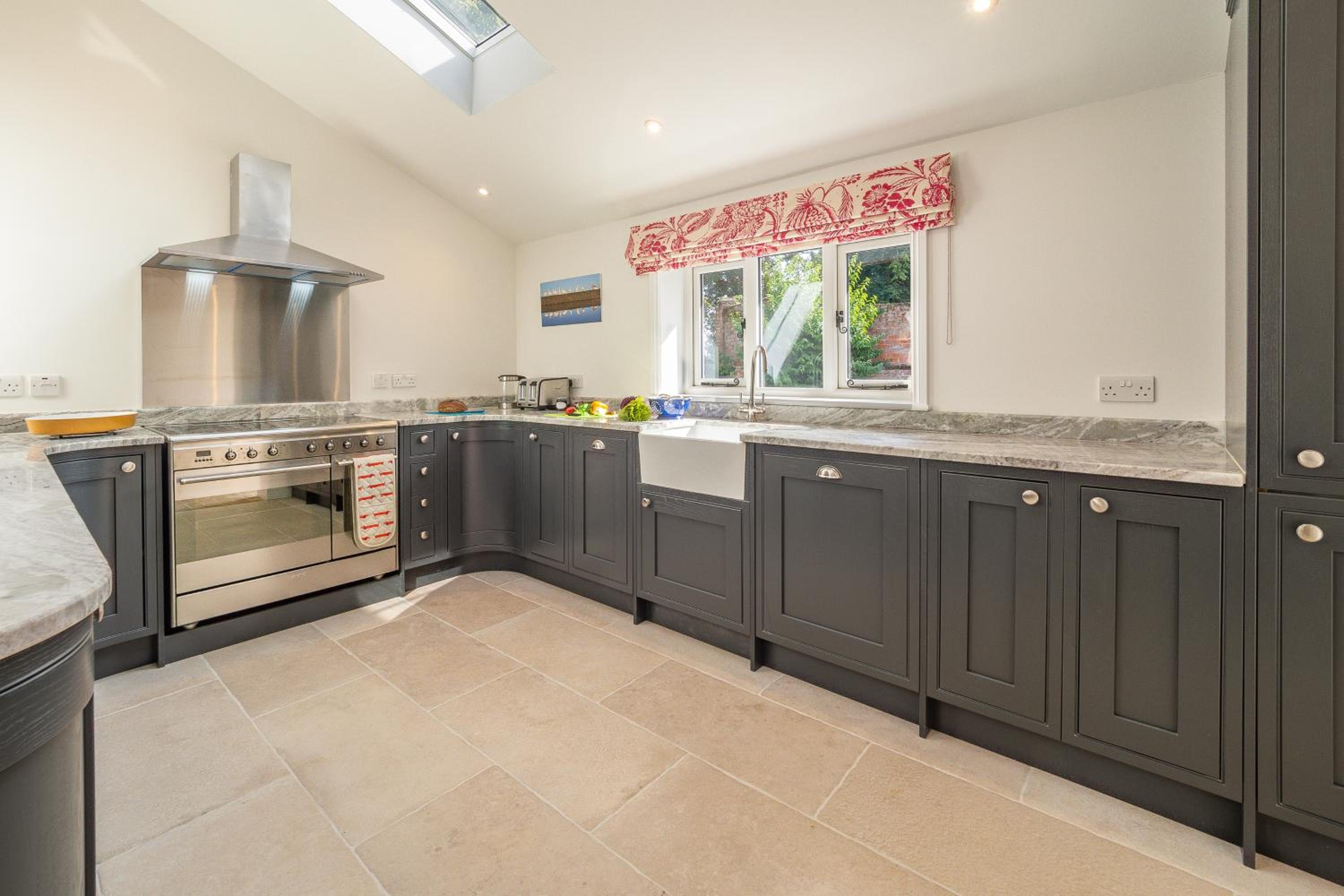 Luxurious rural retreat - Holt Coach House view 3