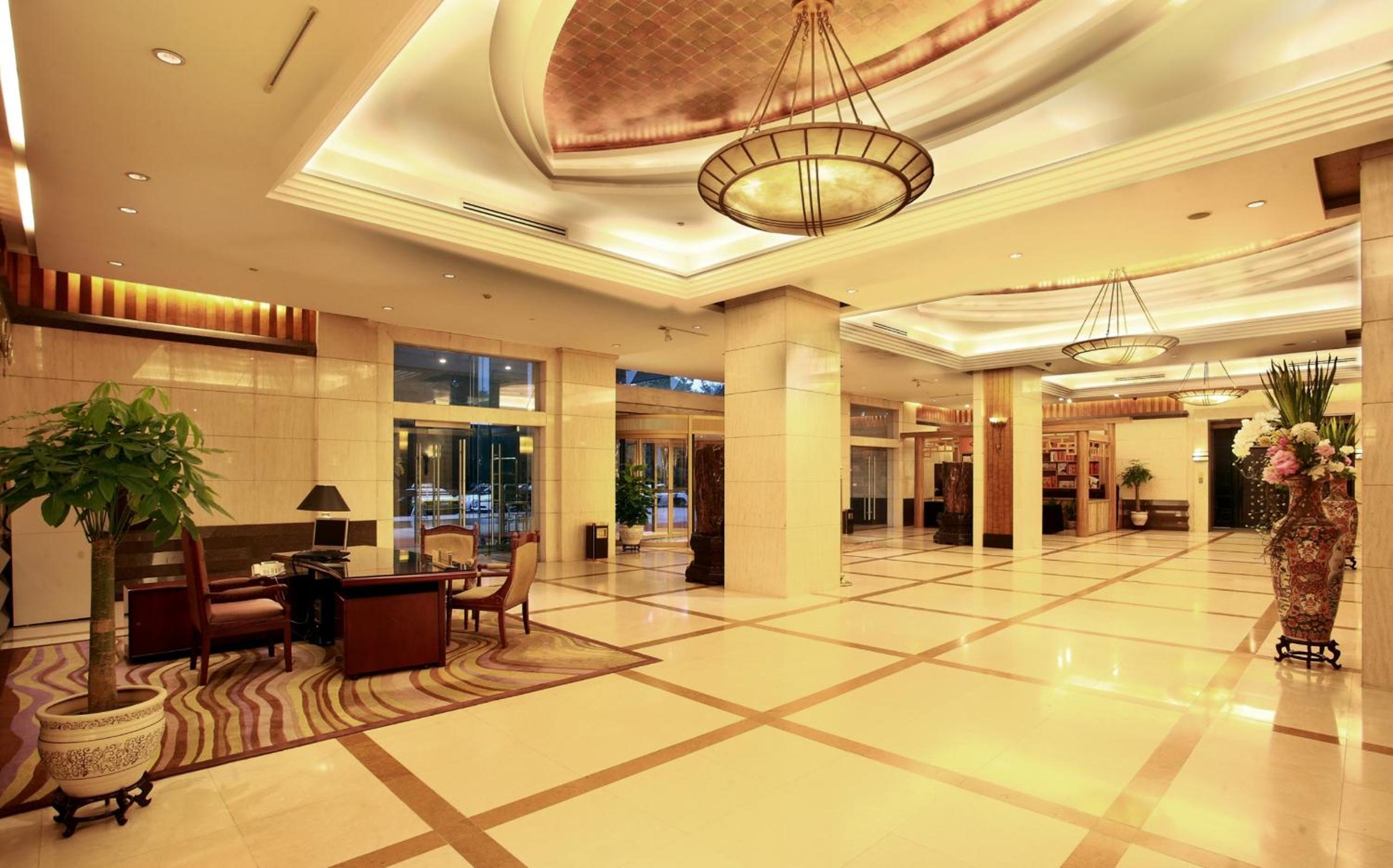 Lijiang Waterfall Hotel Guilin - Image 4