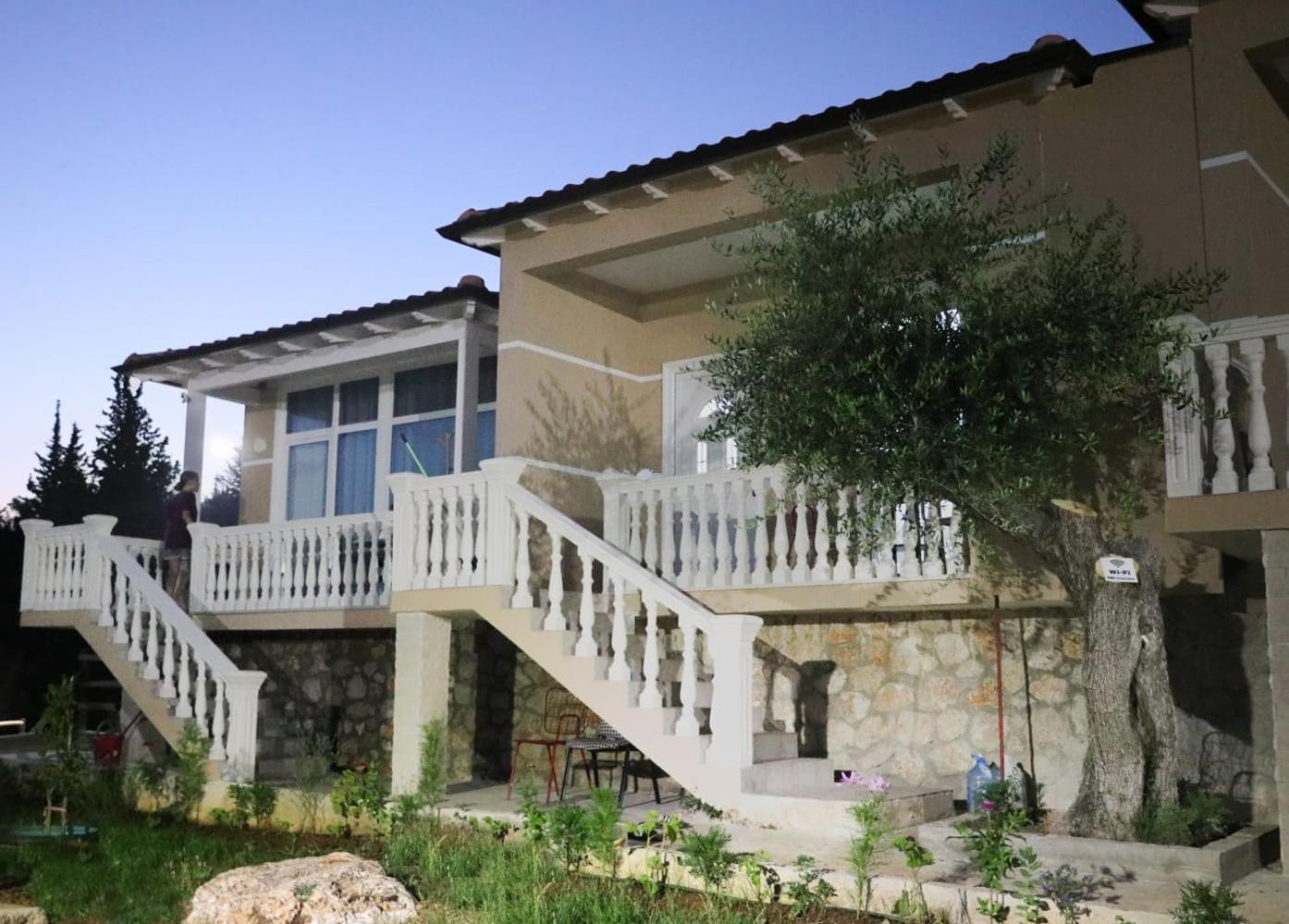 Essos Villas