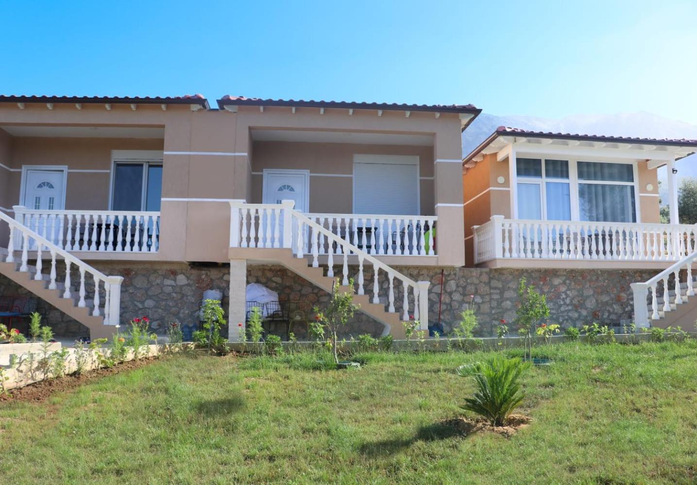 Essos Villas