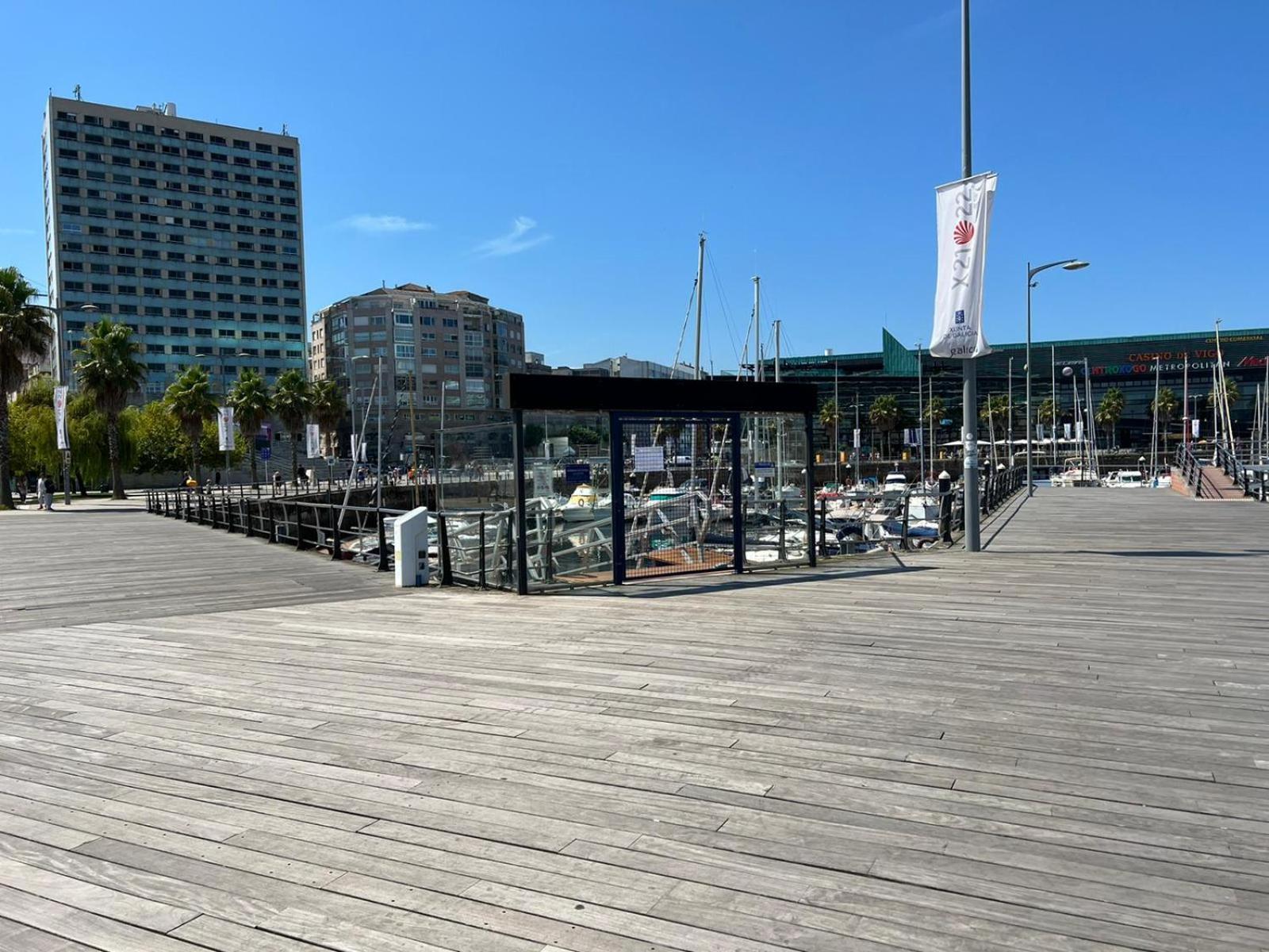 Casa Flotante en el Centro de Vigo - Different Charter