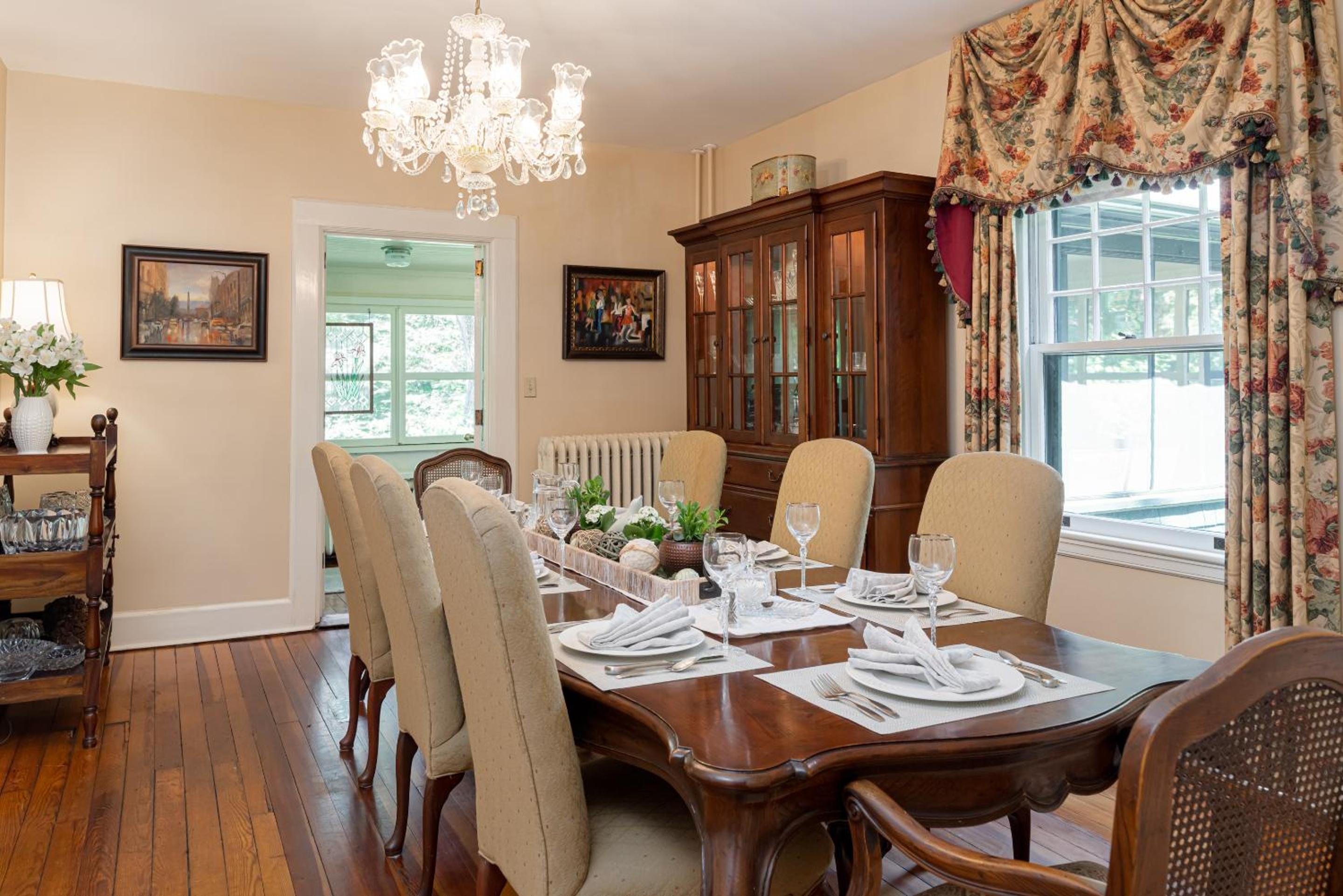 Pinecrest Bed & Breakfast