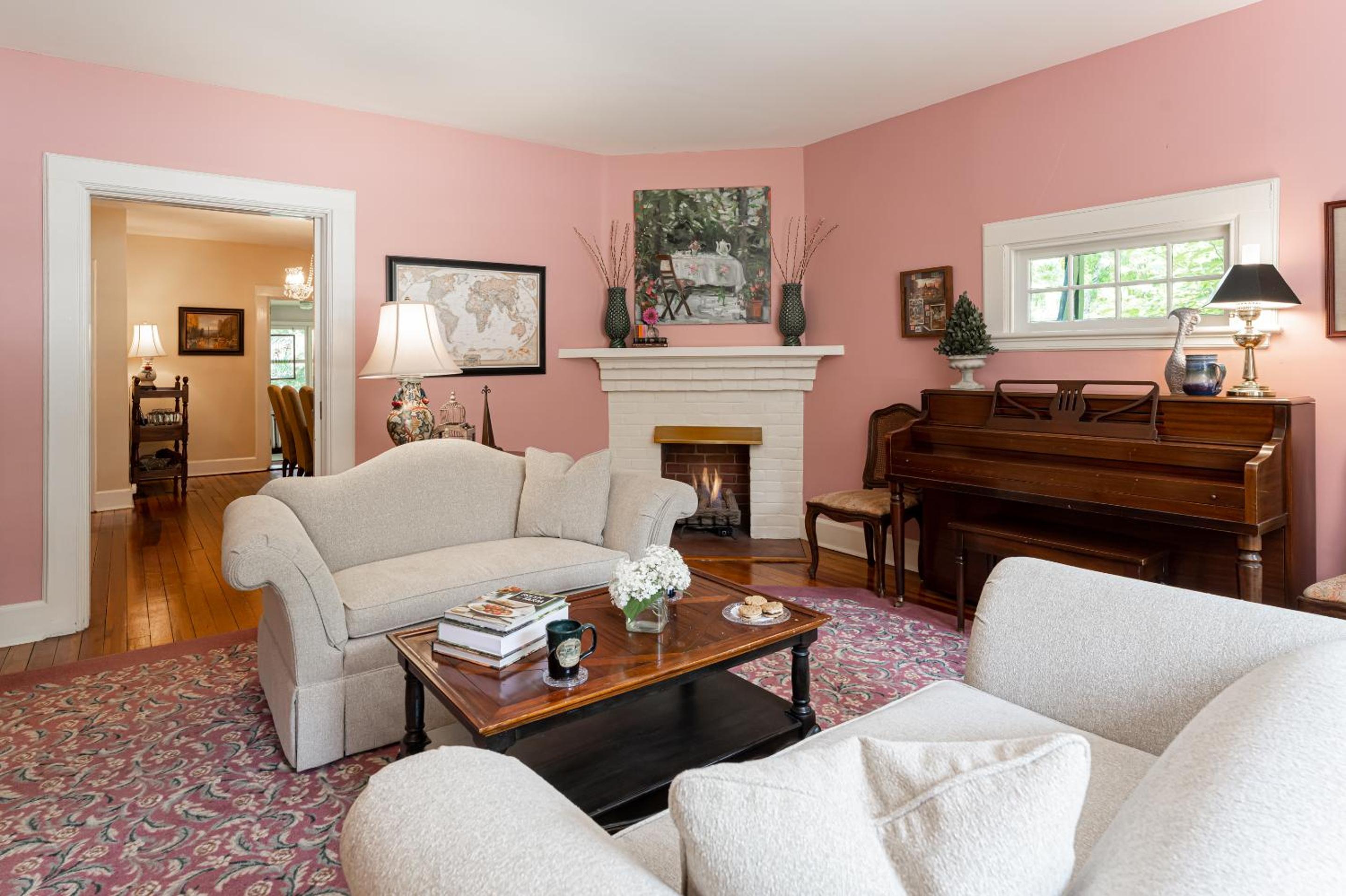 Pinecrest Bed & Breakfast