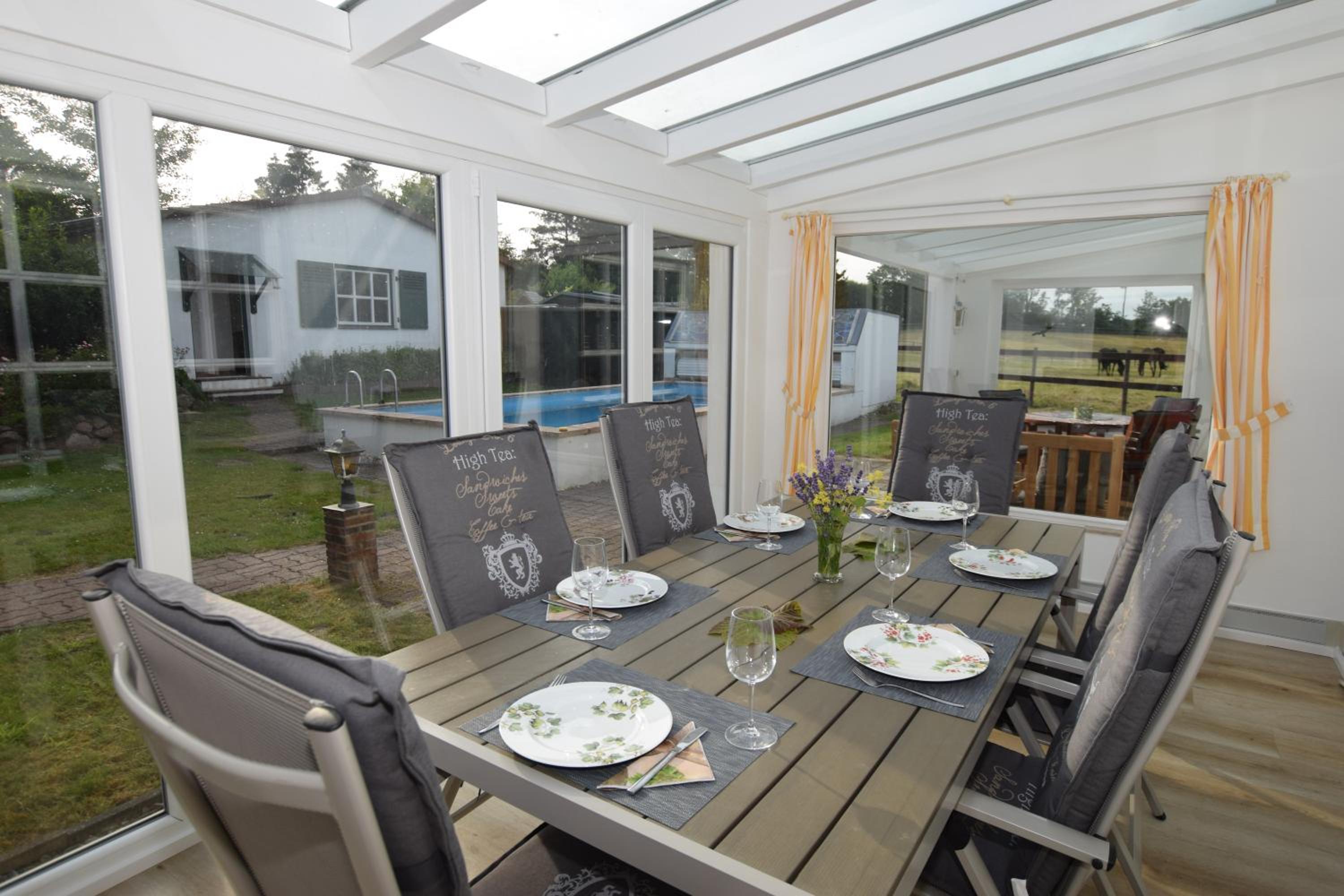 Landhaus Hideaway mit Aussenpool, Sauna und Kamin