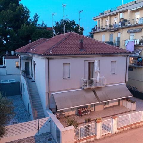 Good House- Ampio appartamento vicino al mare