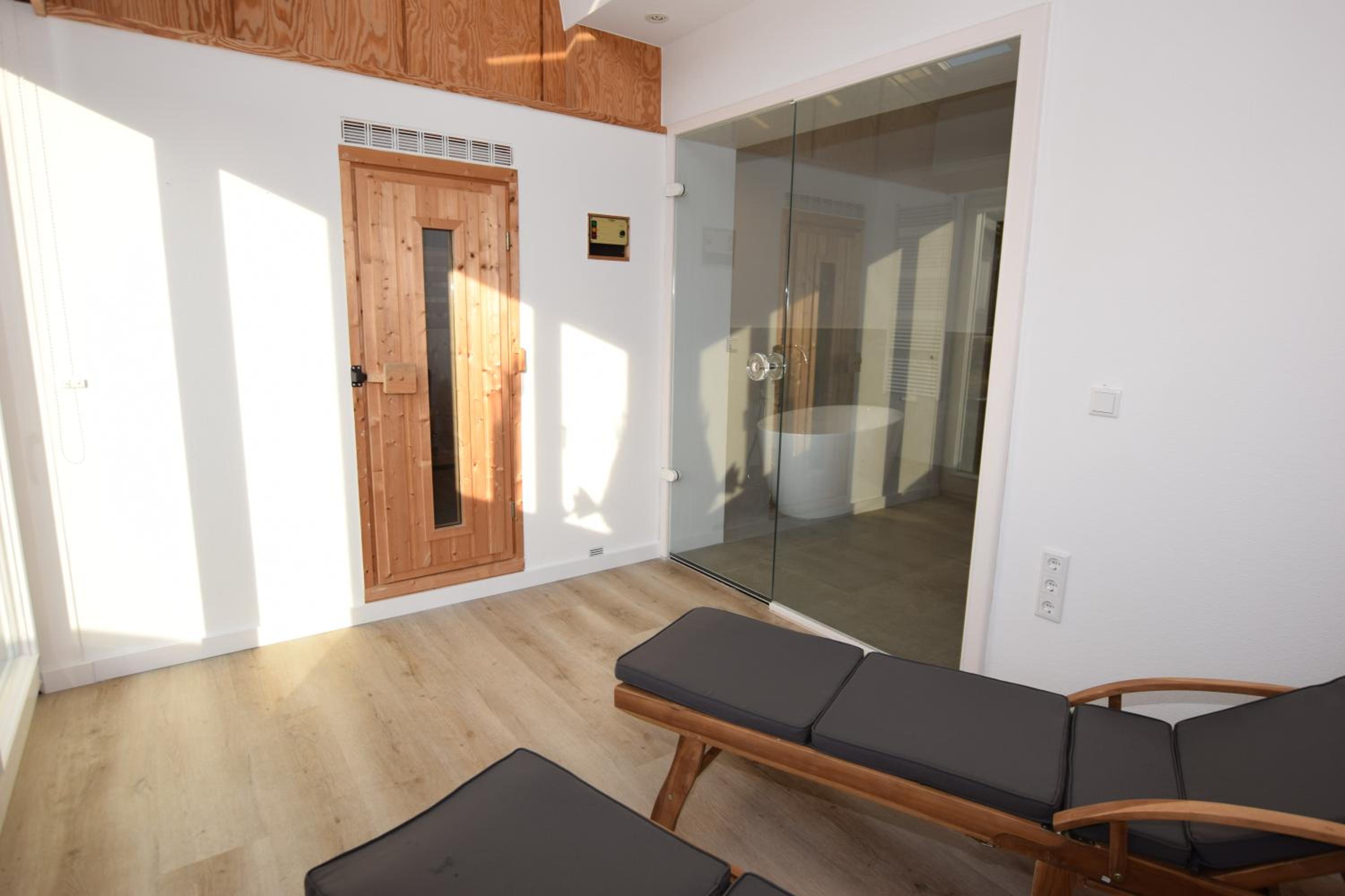 Landhaus Hideaway mit Aussenpool, Sauna und Kamin
