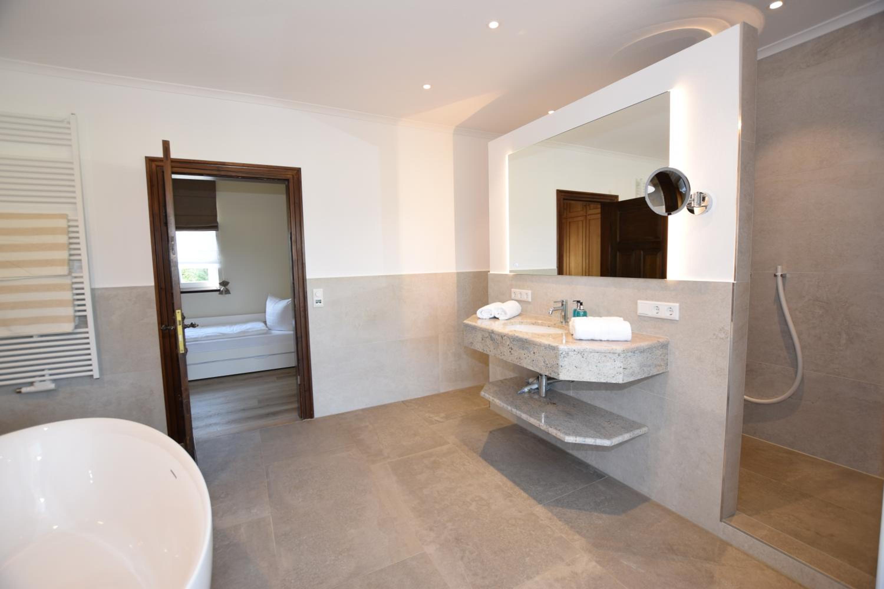 Landhaus Hideaway mit Aussenpool, Sauna und Kamin