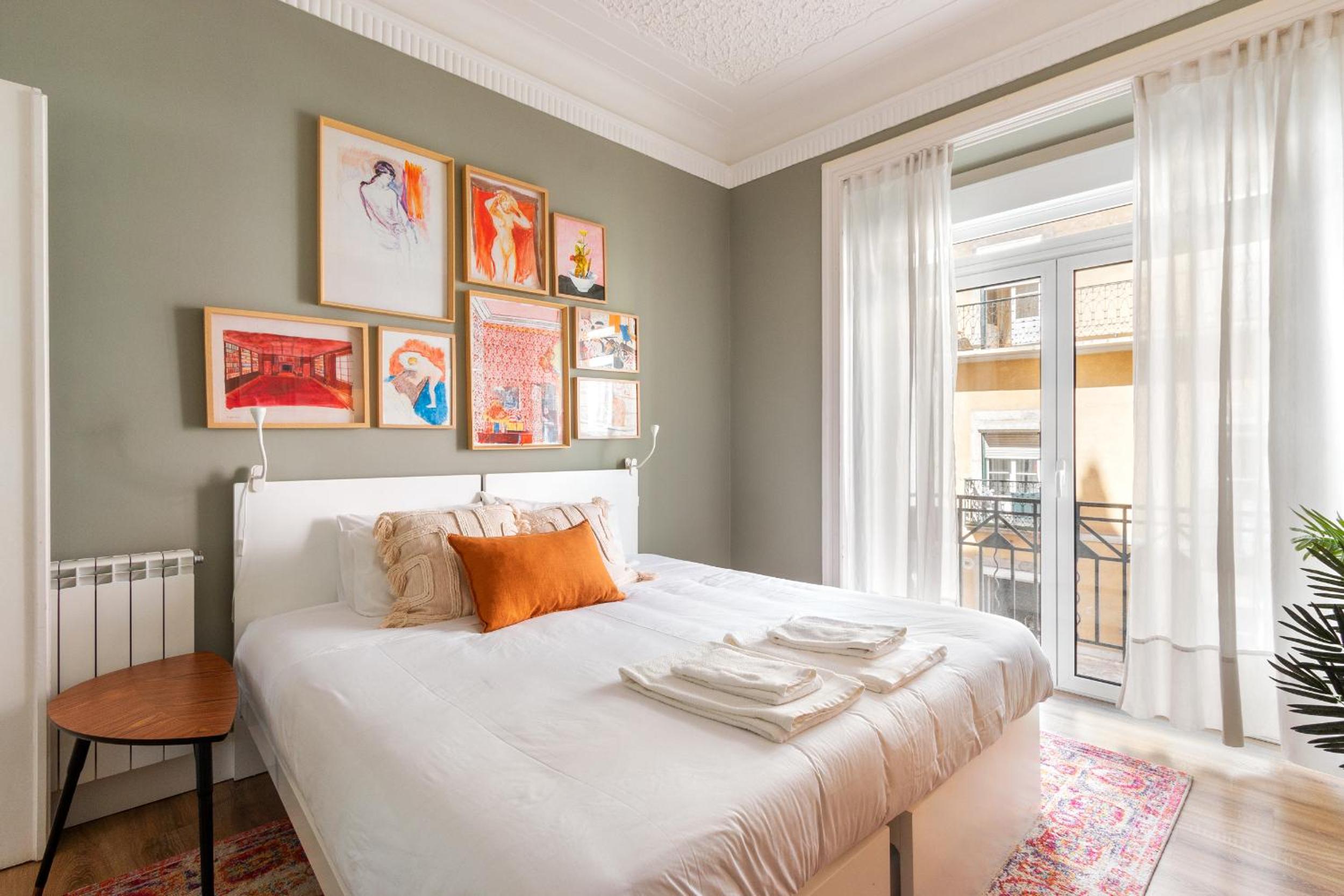 Bright City Center, 10m from subway, 6 rooms, up to 20 PPL view 4