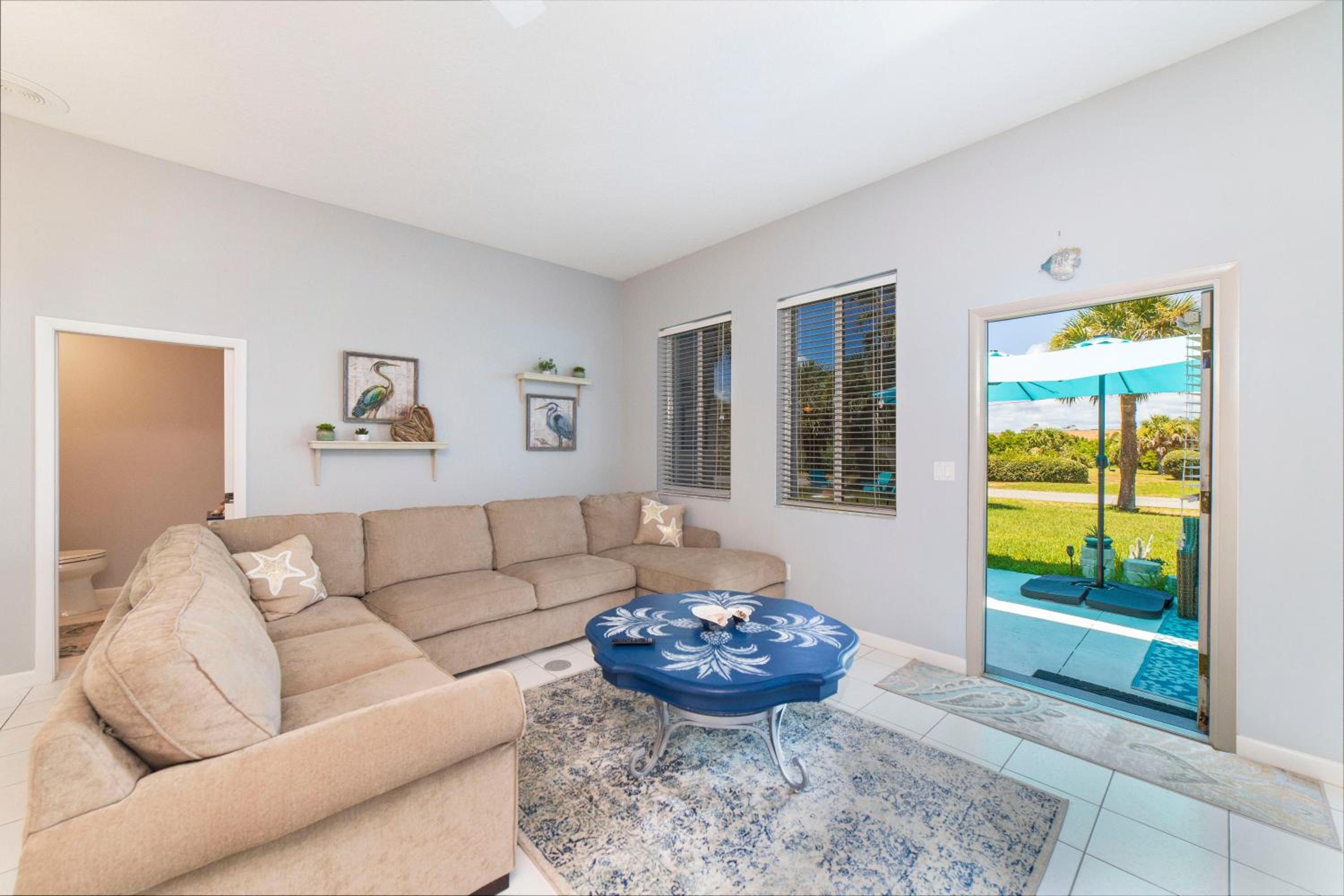 Luxury Ocean Blue beach house- 3 bed room Dog friendly view 4